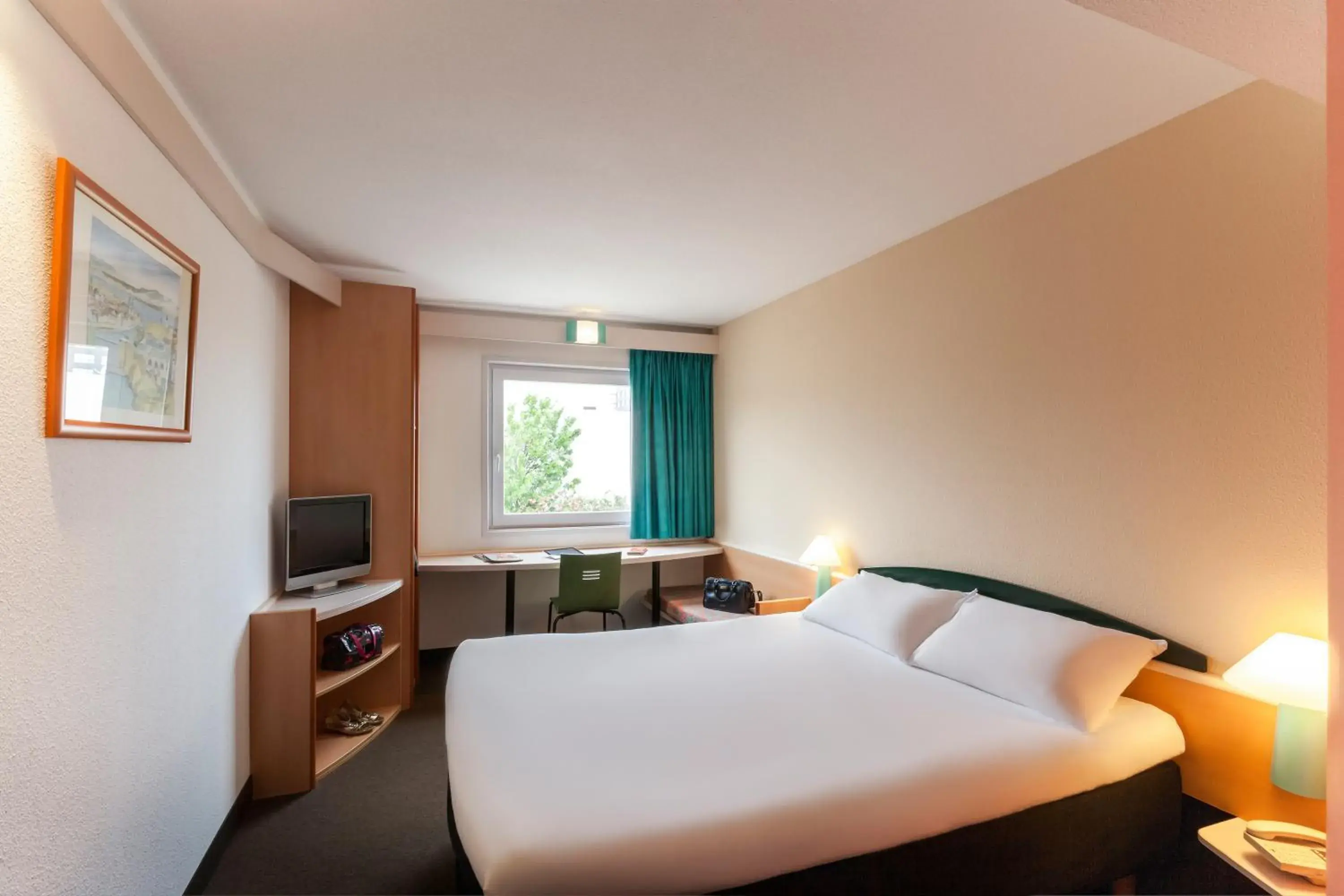 Bedroom, Bed in Ibis Murcia Bedroom, Bed in Ibis Murcia