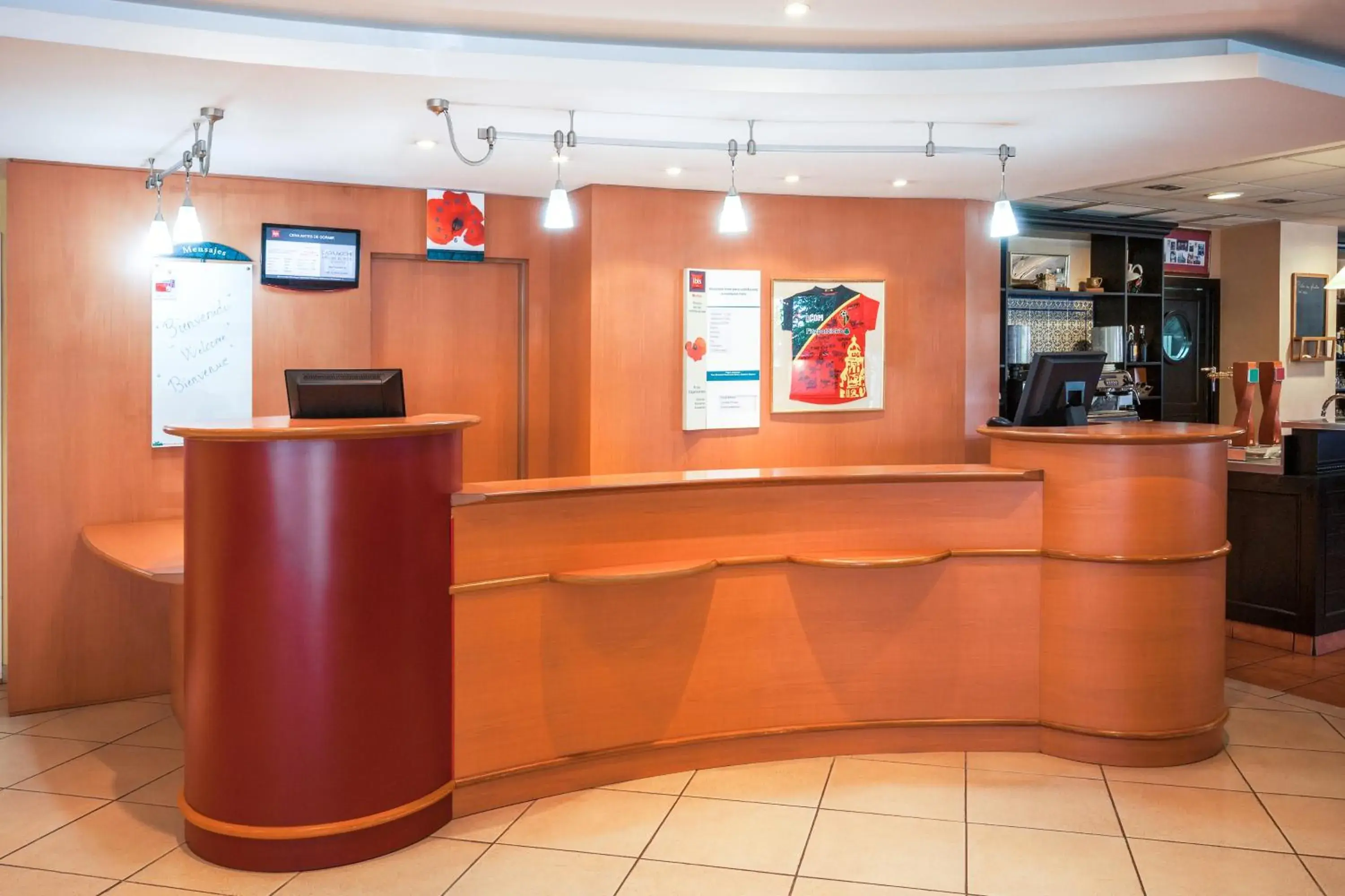 Lobby or reception in Ibis Murcia Lobby or reception in Ibis Murcia
