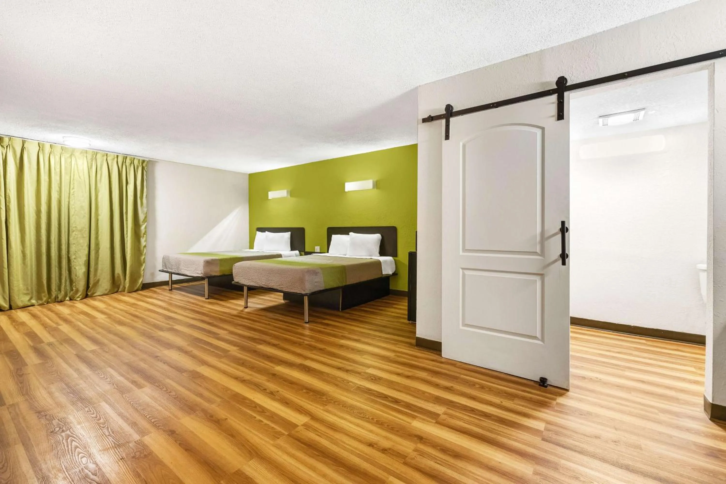 Photo of the whole room, Bed in Motel 6 Indianapolis IN