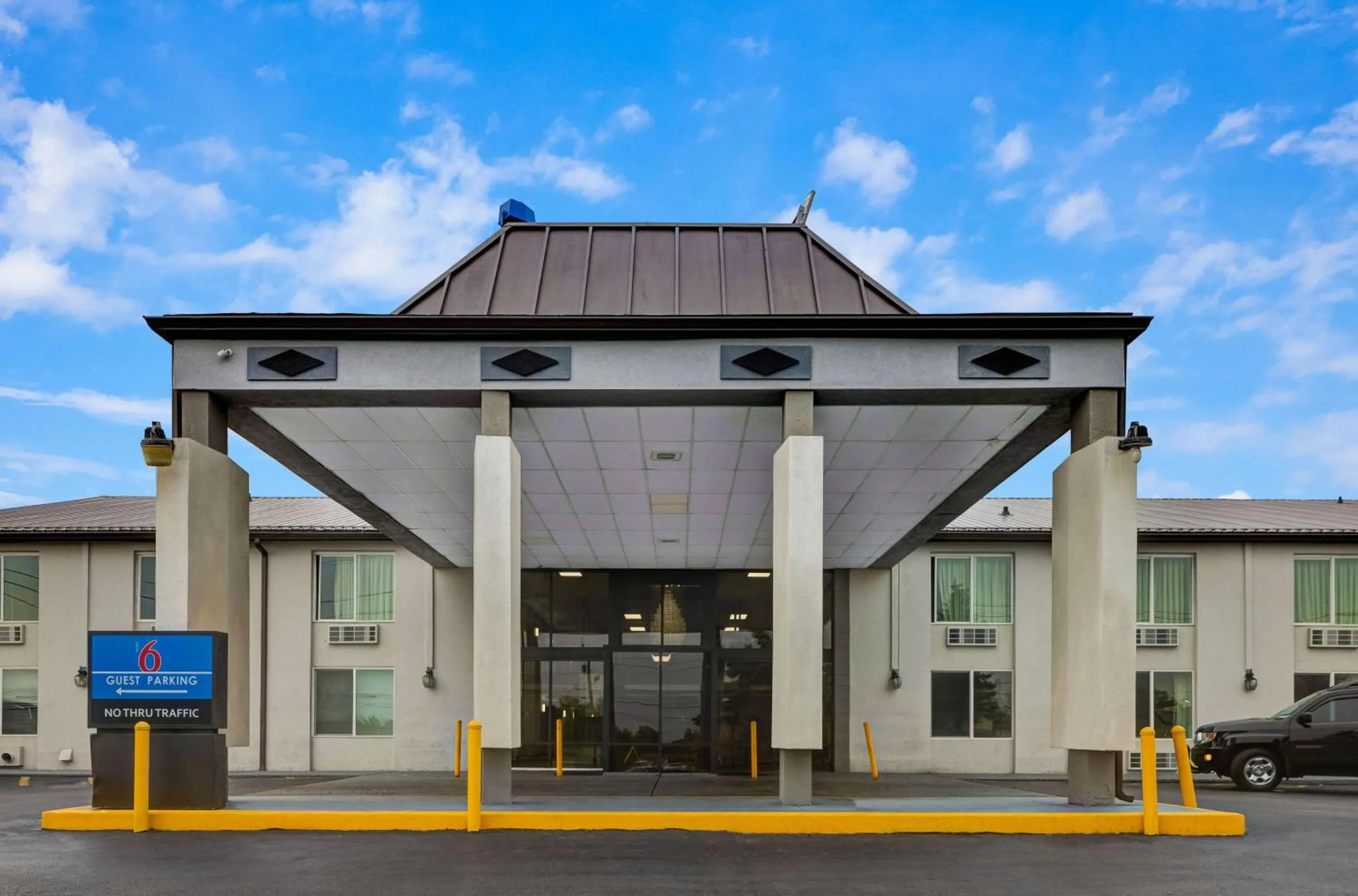 Property building in Motel 6 Indianapolis IN