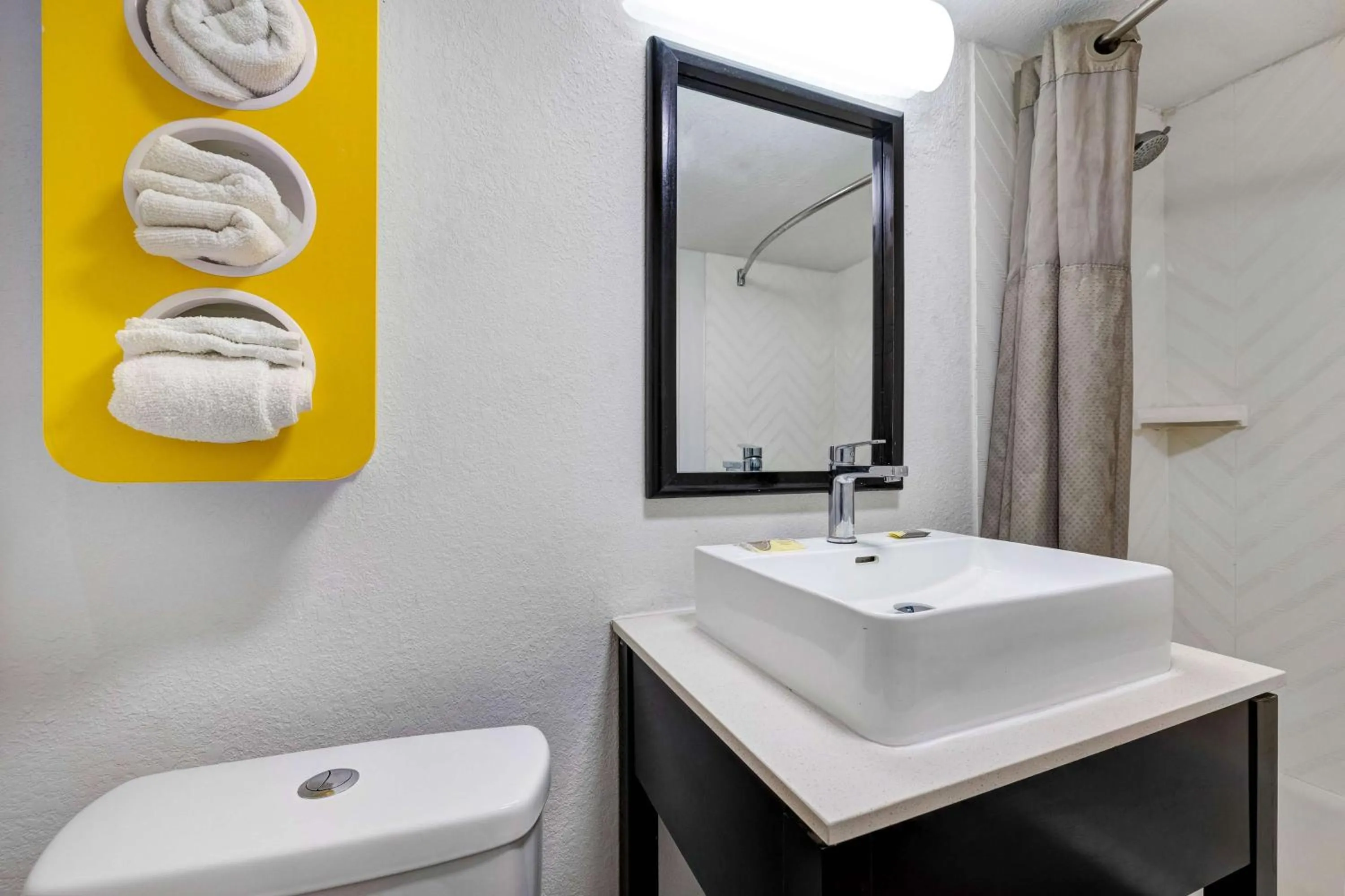 Photo of the whole room in Motel 6 Indianapolis IN