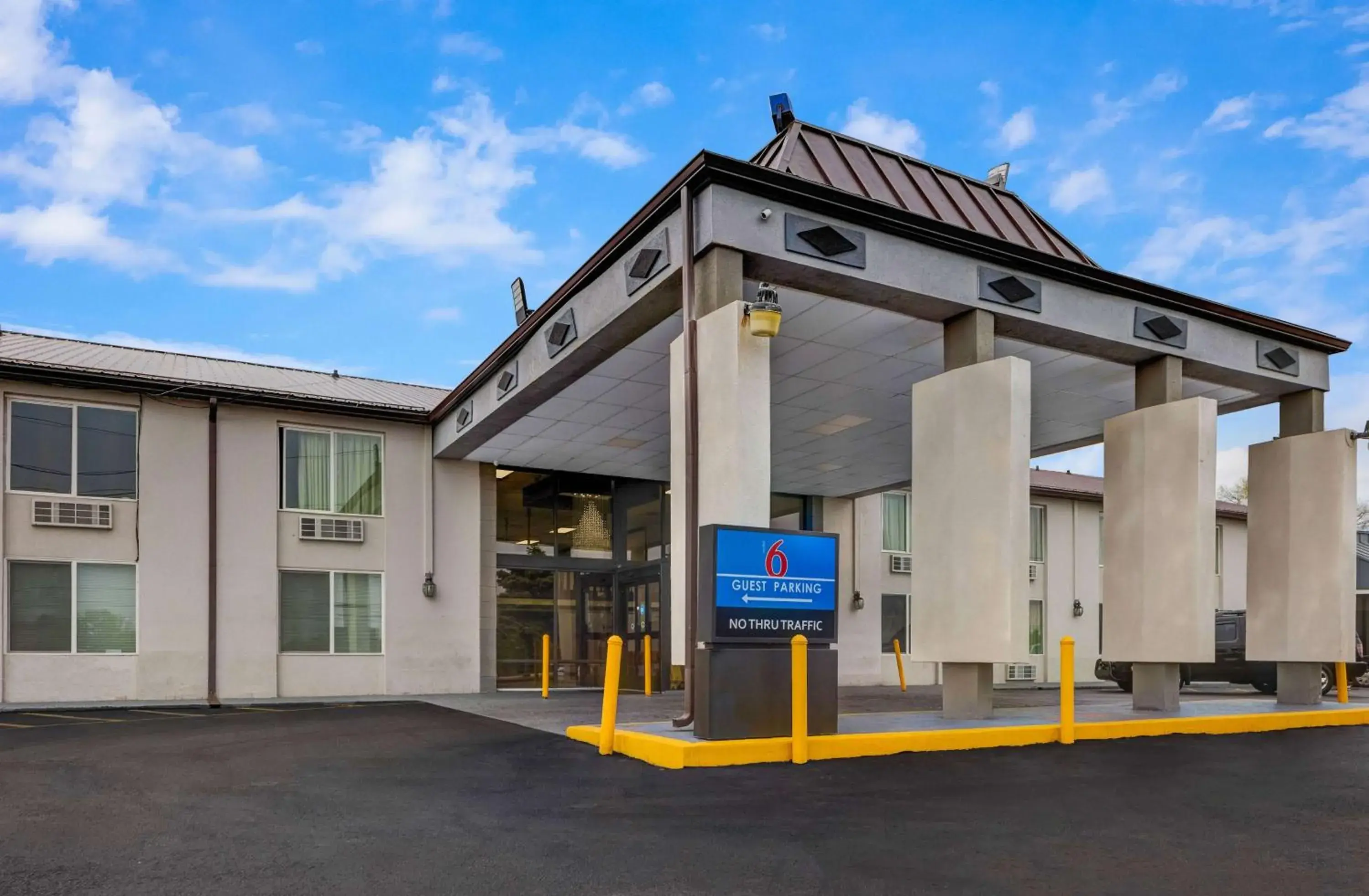 Property building in Motel 6 Indianapolis, IN