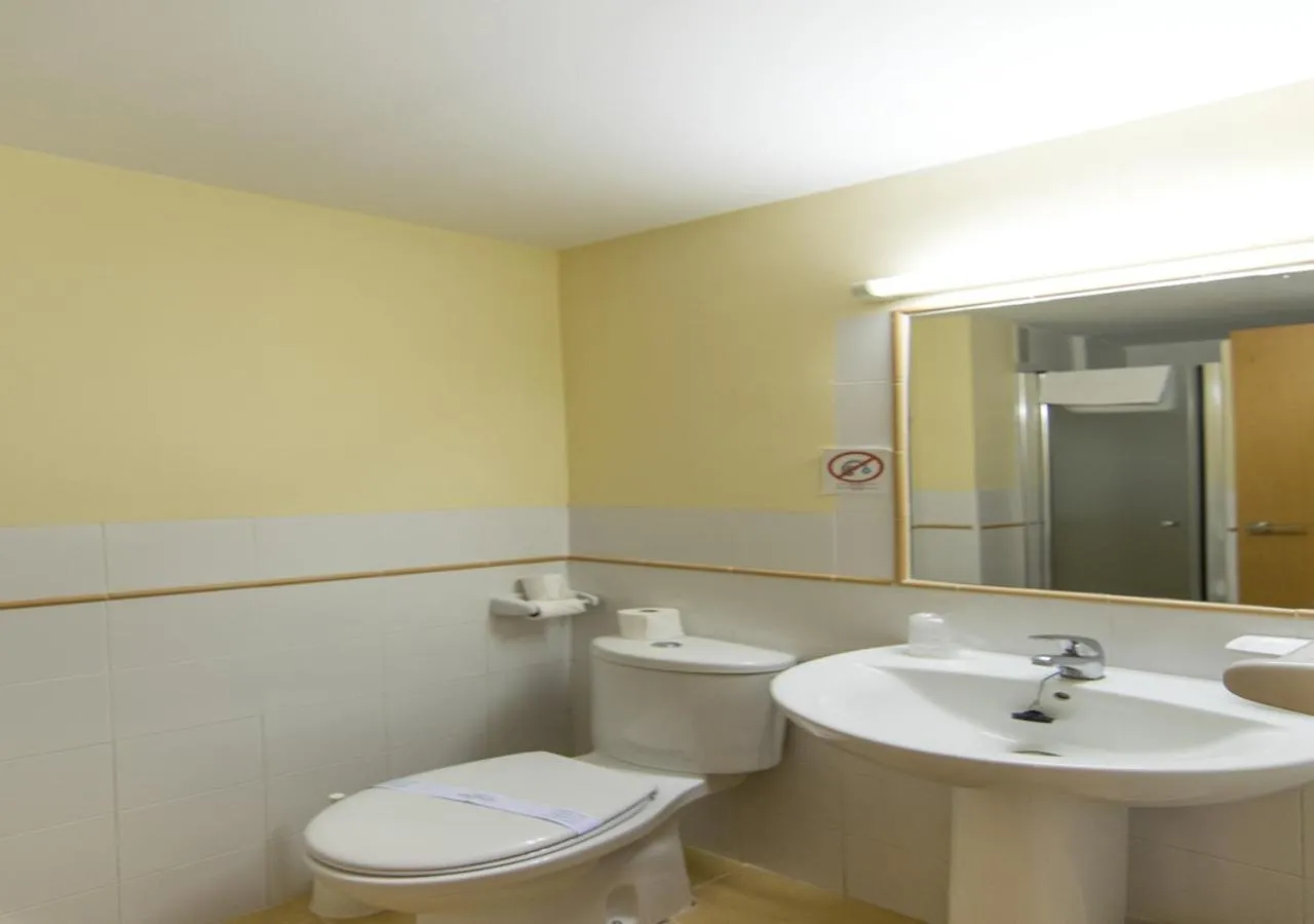 Bathroom in Albergue Inturjoven Sierra Nevada