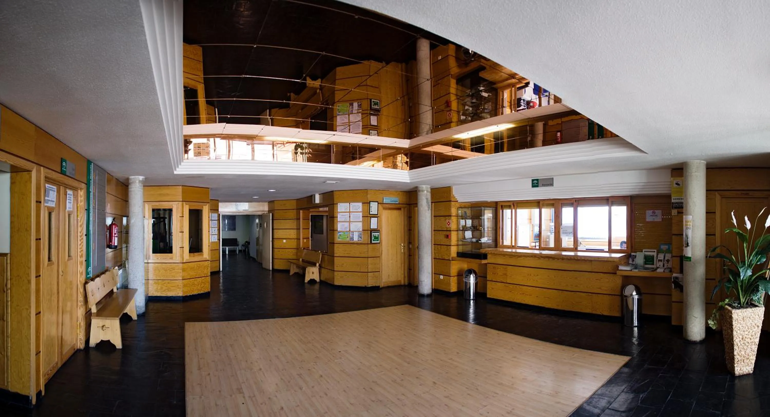 Lobby or reception in Albergue Inturjoven Sierra Nevada