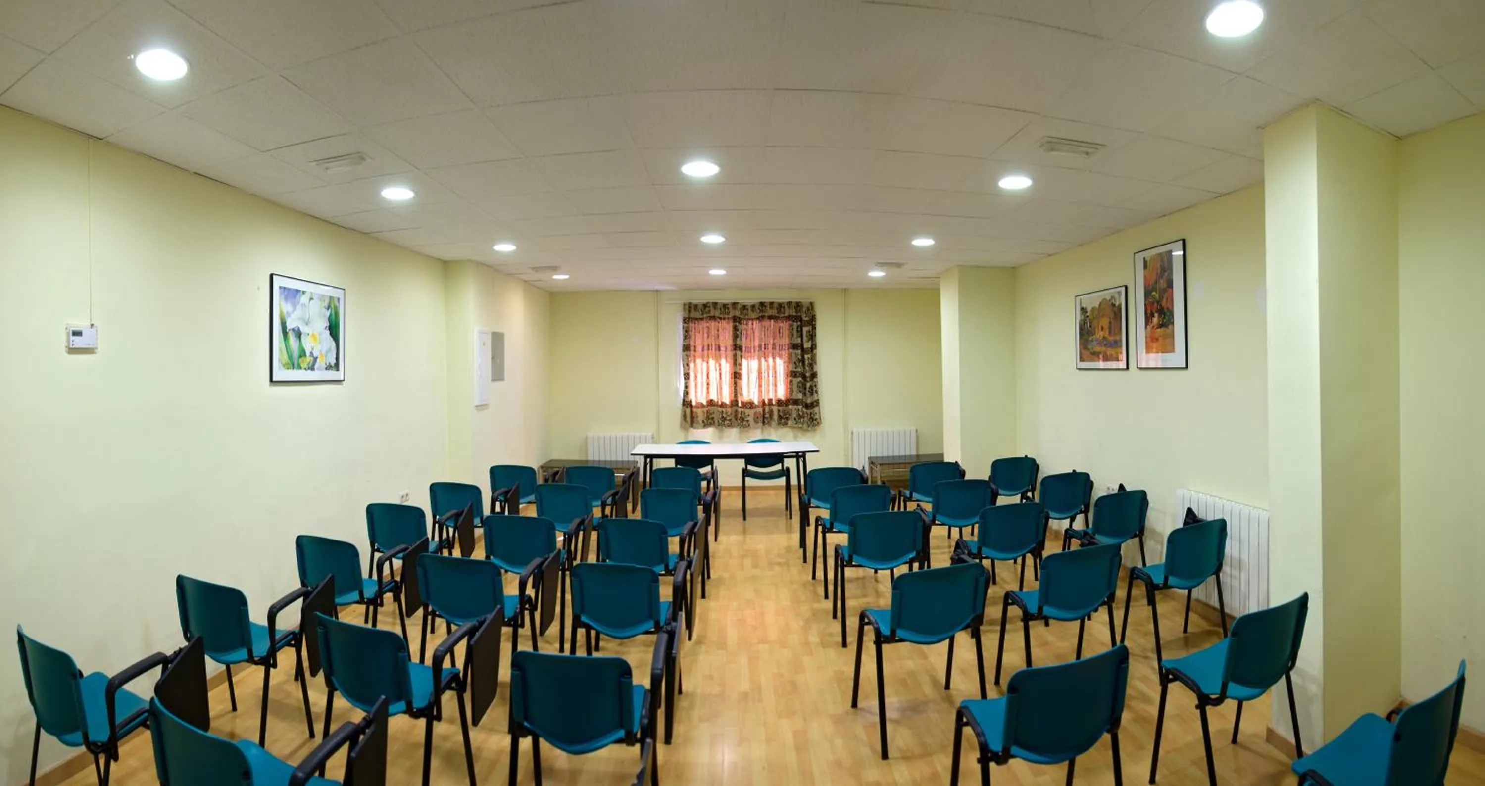 Business facilities in Albergue Inturjoven Sierra Nevada
