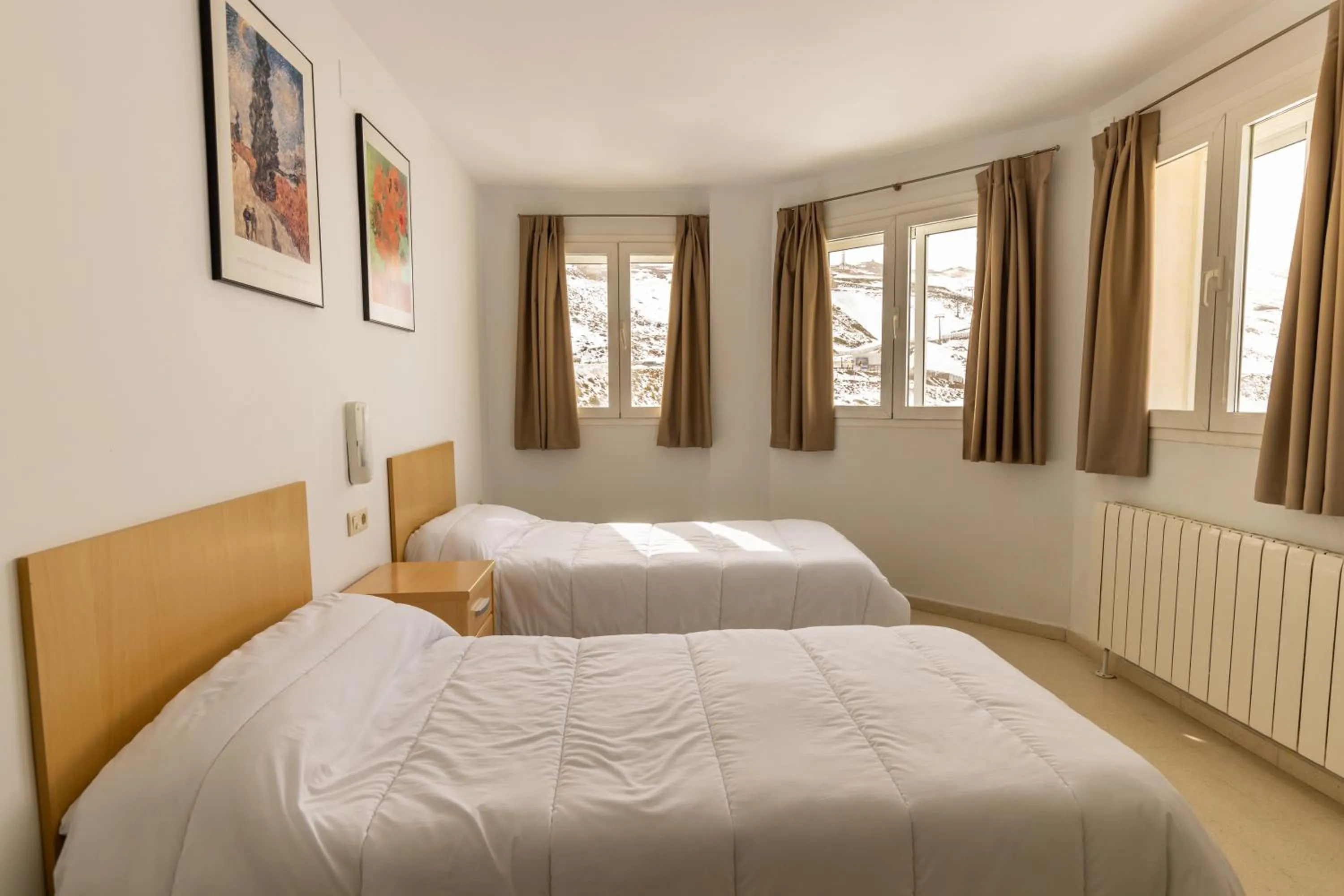 Bedroom in Albergue Inturjoven Sierra Nevada
