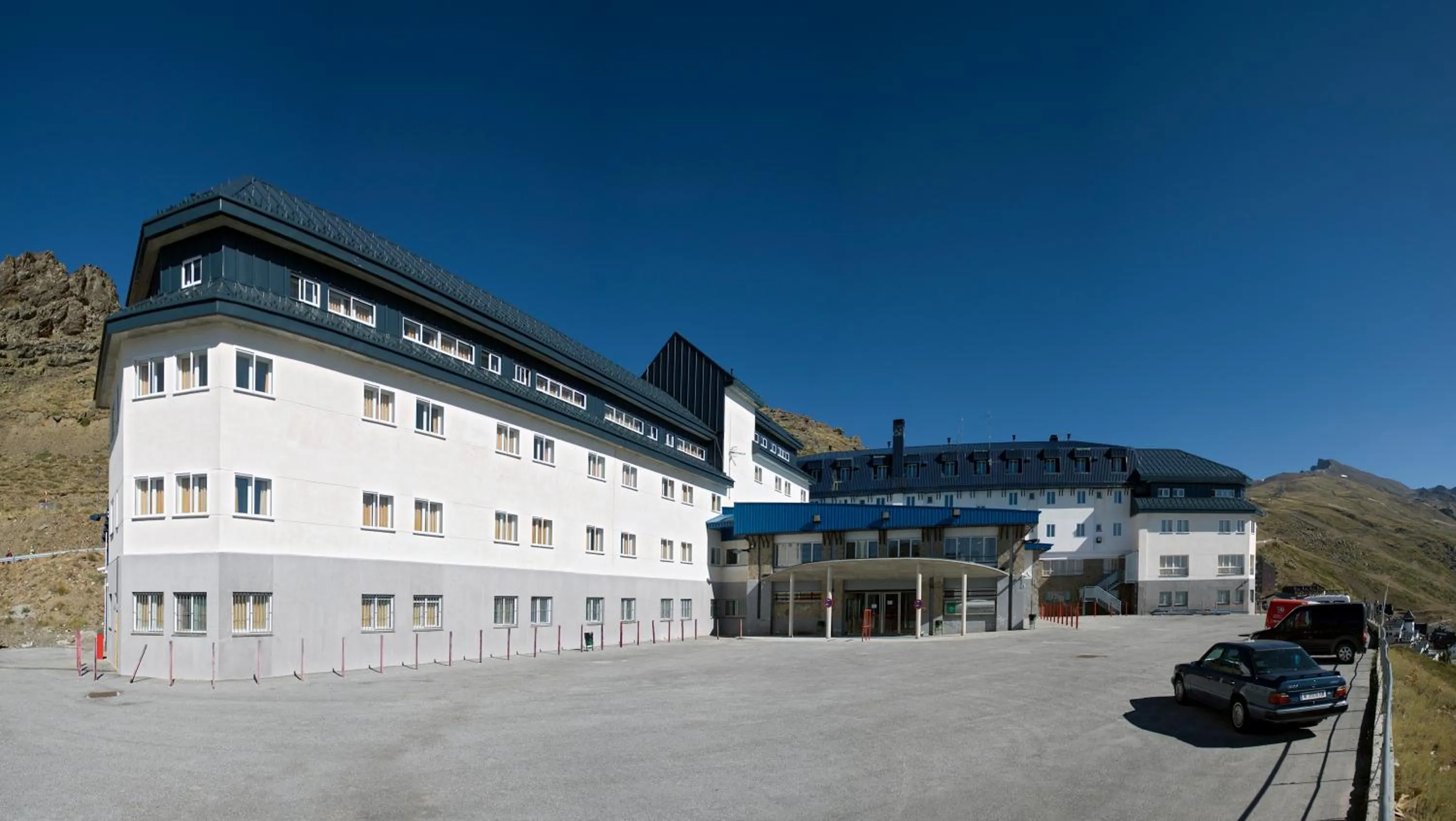 Facade/entrance in Albergue Inturjoven Sierra Nevada