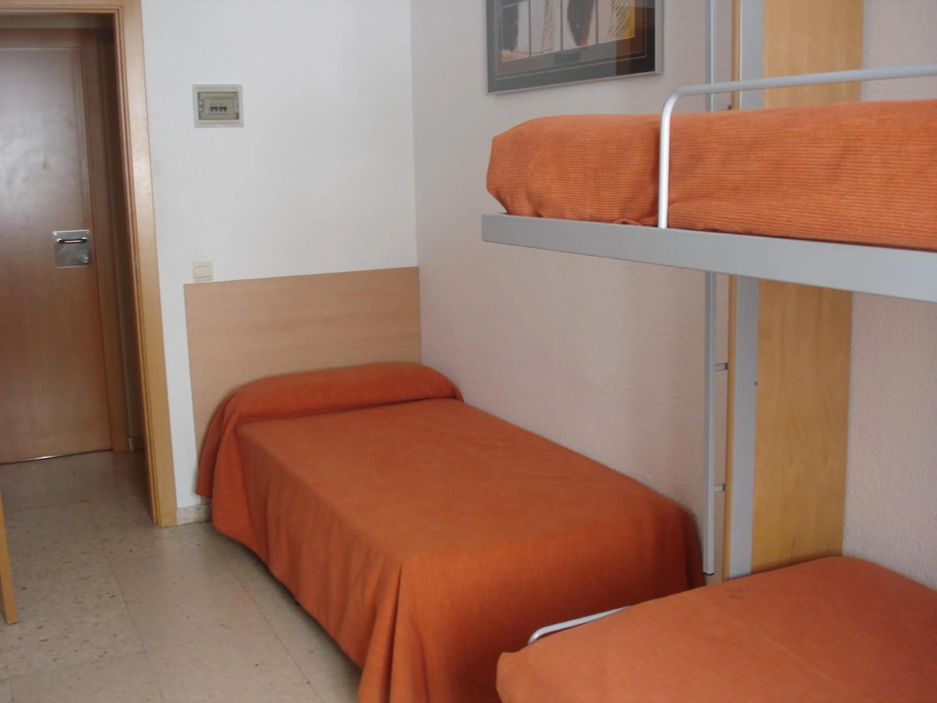 Photo of the whole room in Albergue Inturjoven Sierra Nevada