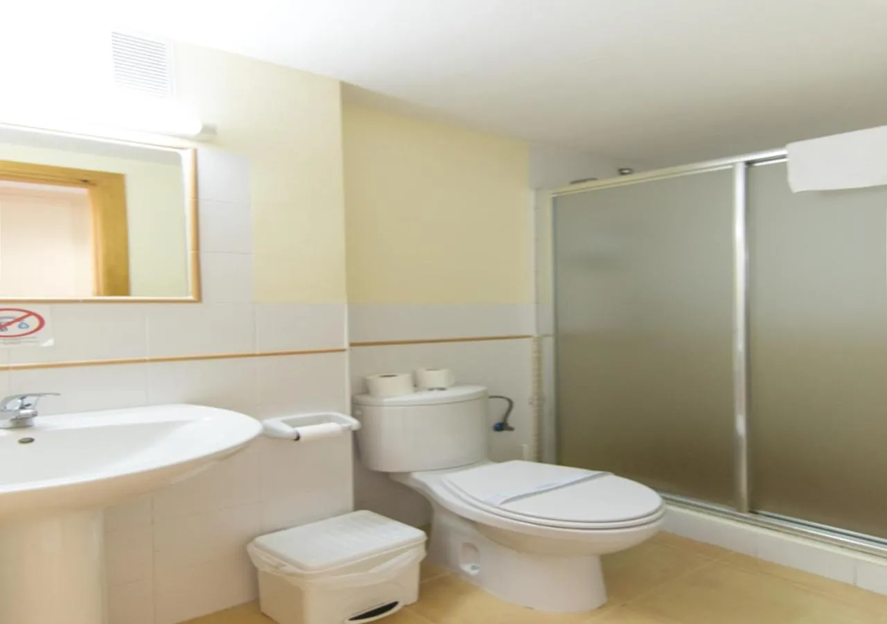 Bathroom in Albergue Inturjoven Sierra Nevada