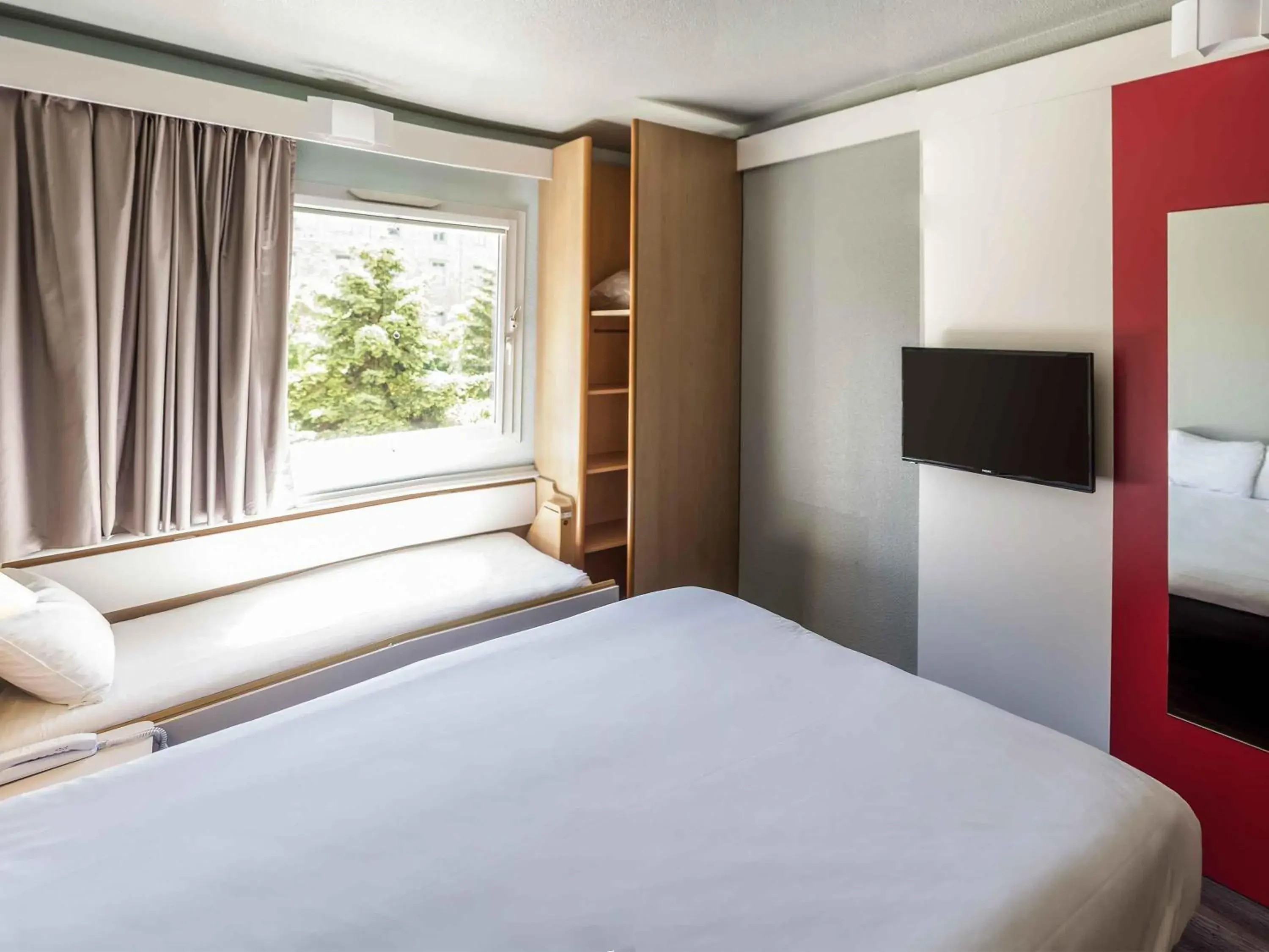 Bedroom, Bed in Ibis Salamanca Bedroom, Bed in Ibis Salamanca