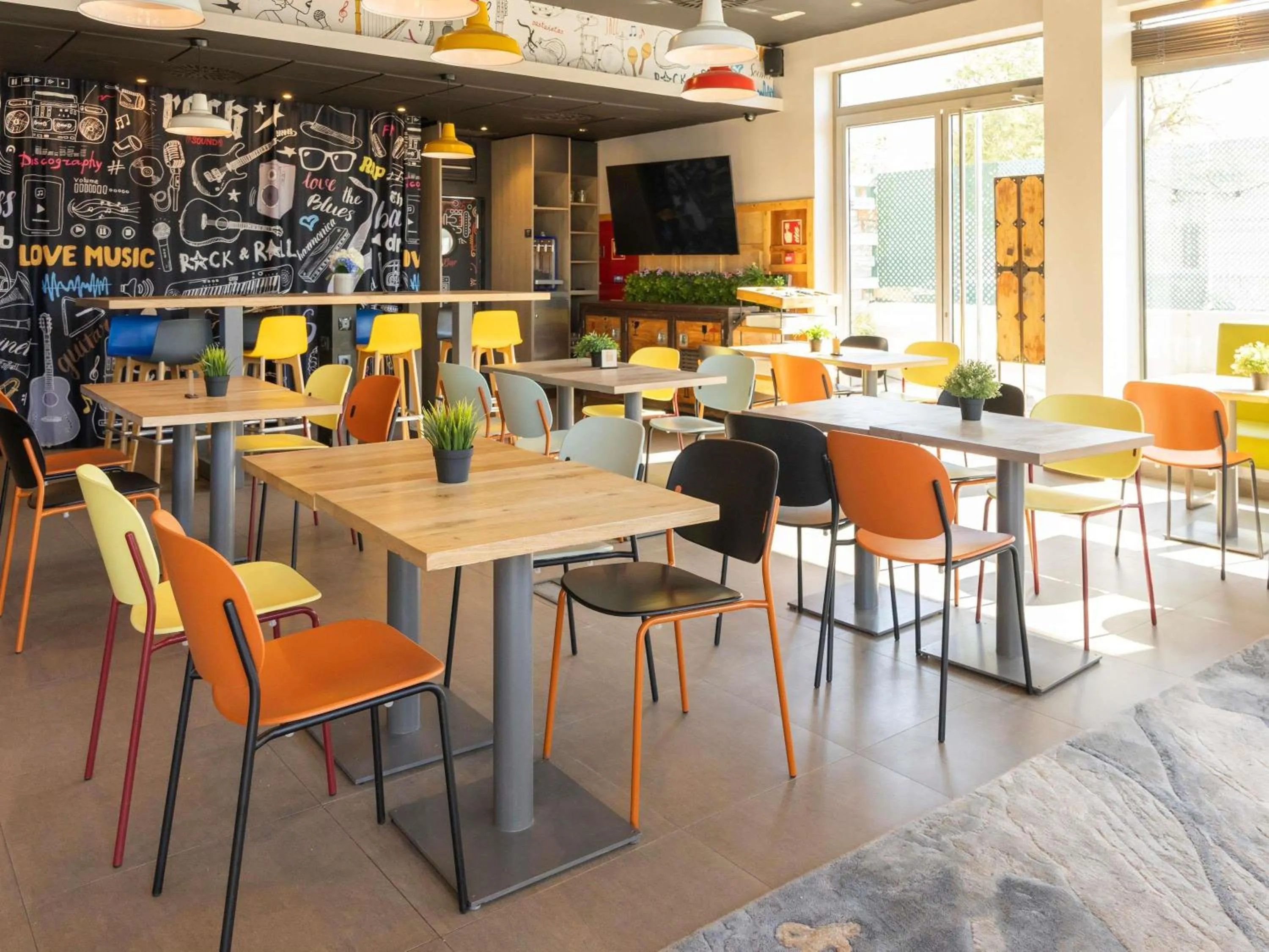 Restaurant/places to eat in Ibis Valencia Bonaire Aeropuerto