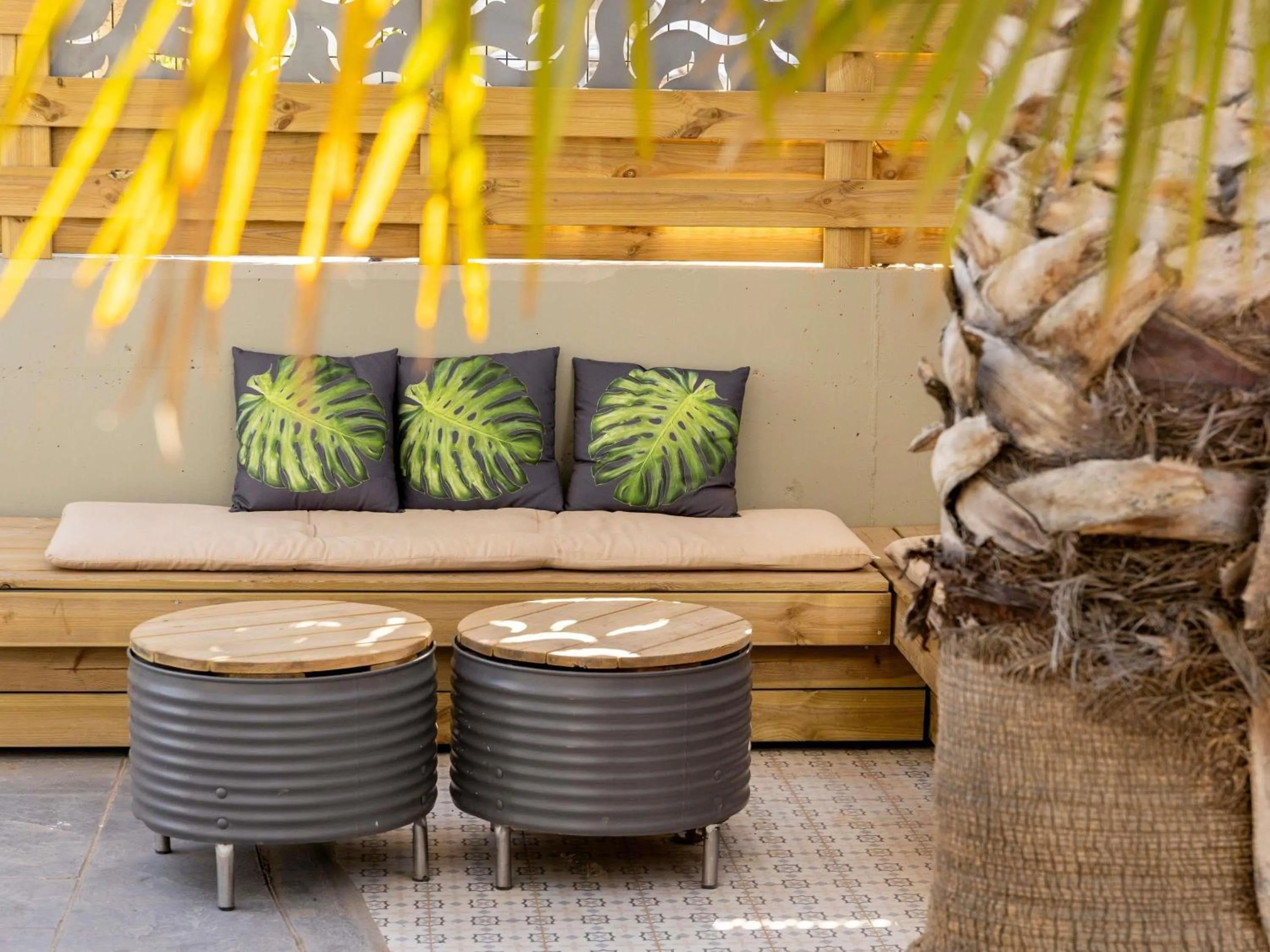 Property building in Ibis Valencia Bonaire Aeropuerto