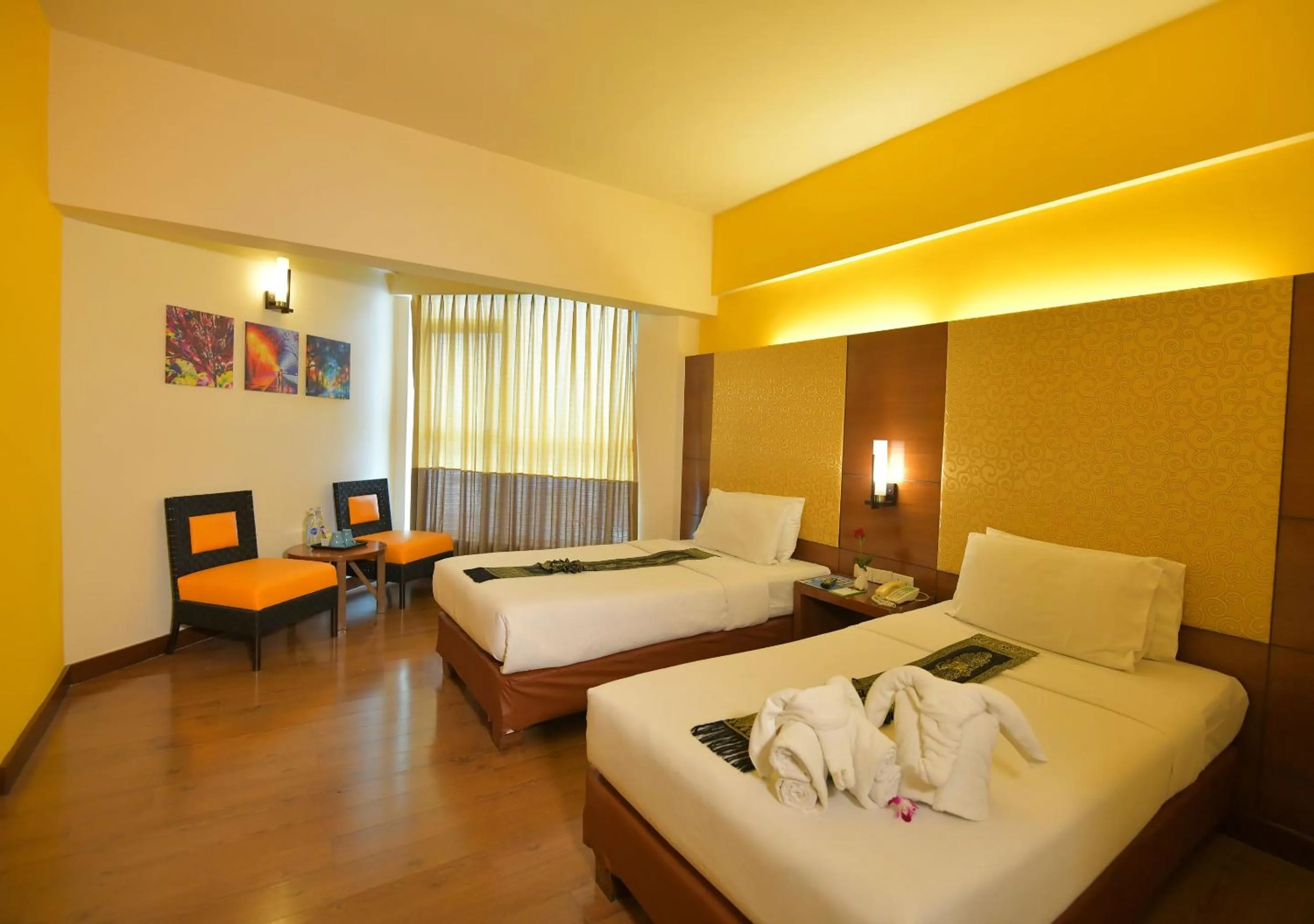 Seating area, Bed in The Seasons Pattaya