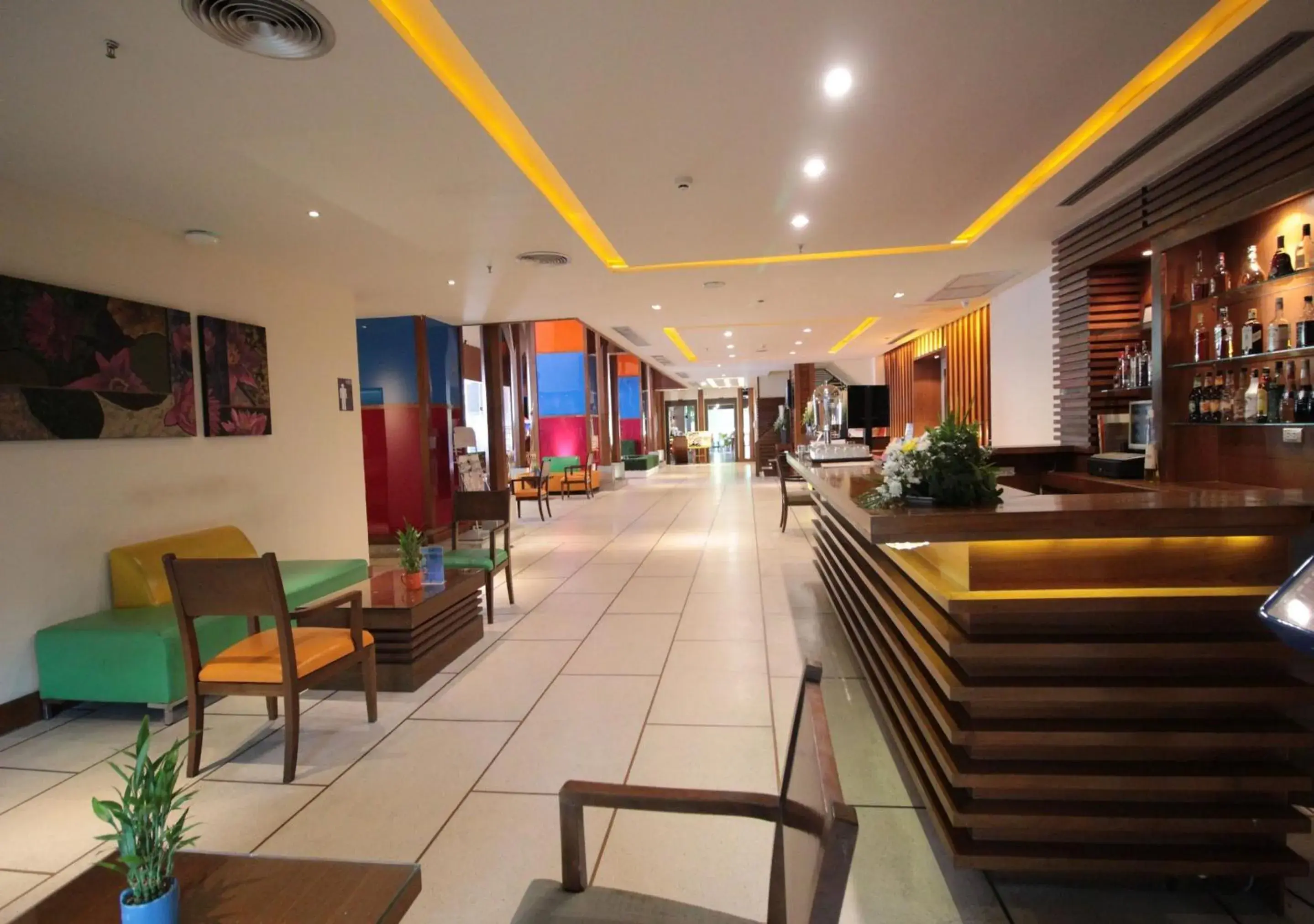 Lounge or bar, Lobby/Reception in The Seasons Pattaya - SHA Plus Certified