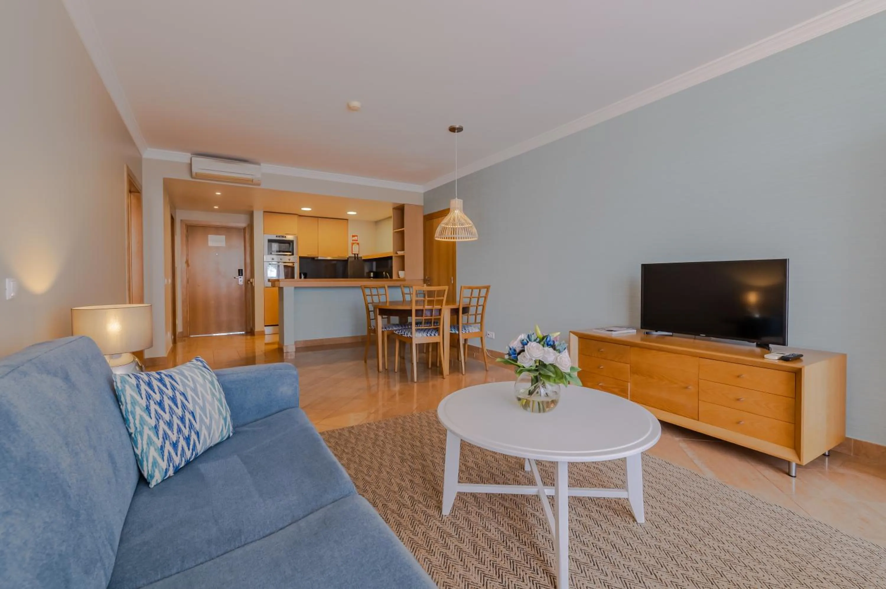 Kitchen or kitchenette in Pestana Alvor Park Suites Hotel