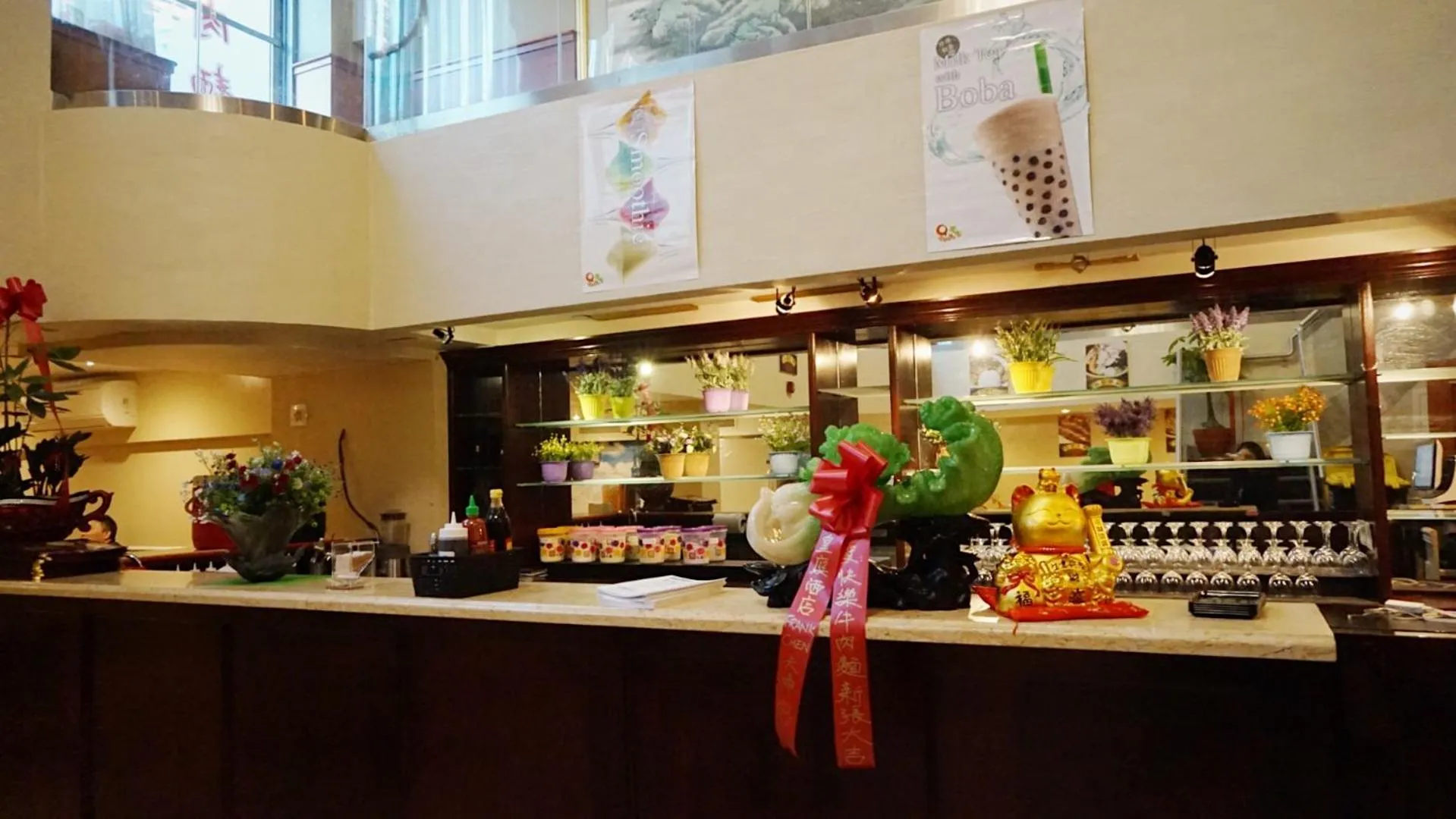 Lounge or bar in Best Western Queens Court