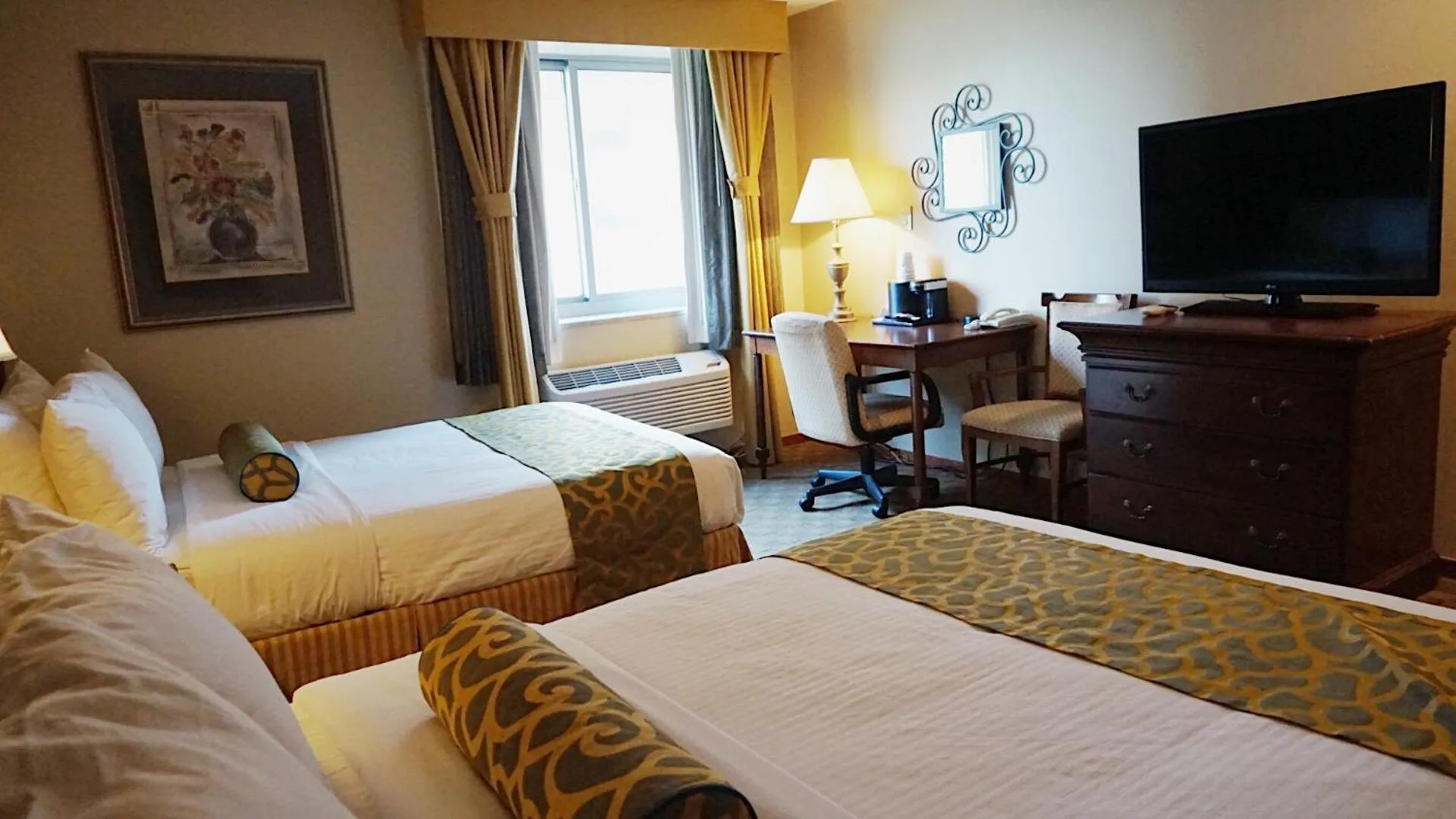 Bedroom, Bed in Best Western Queens Court