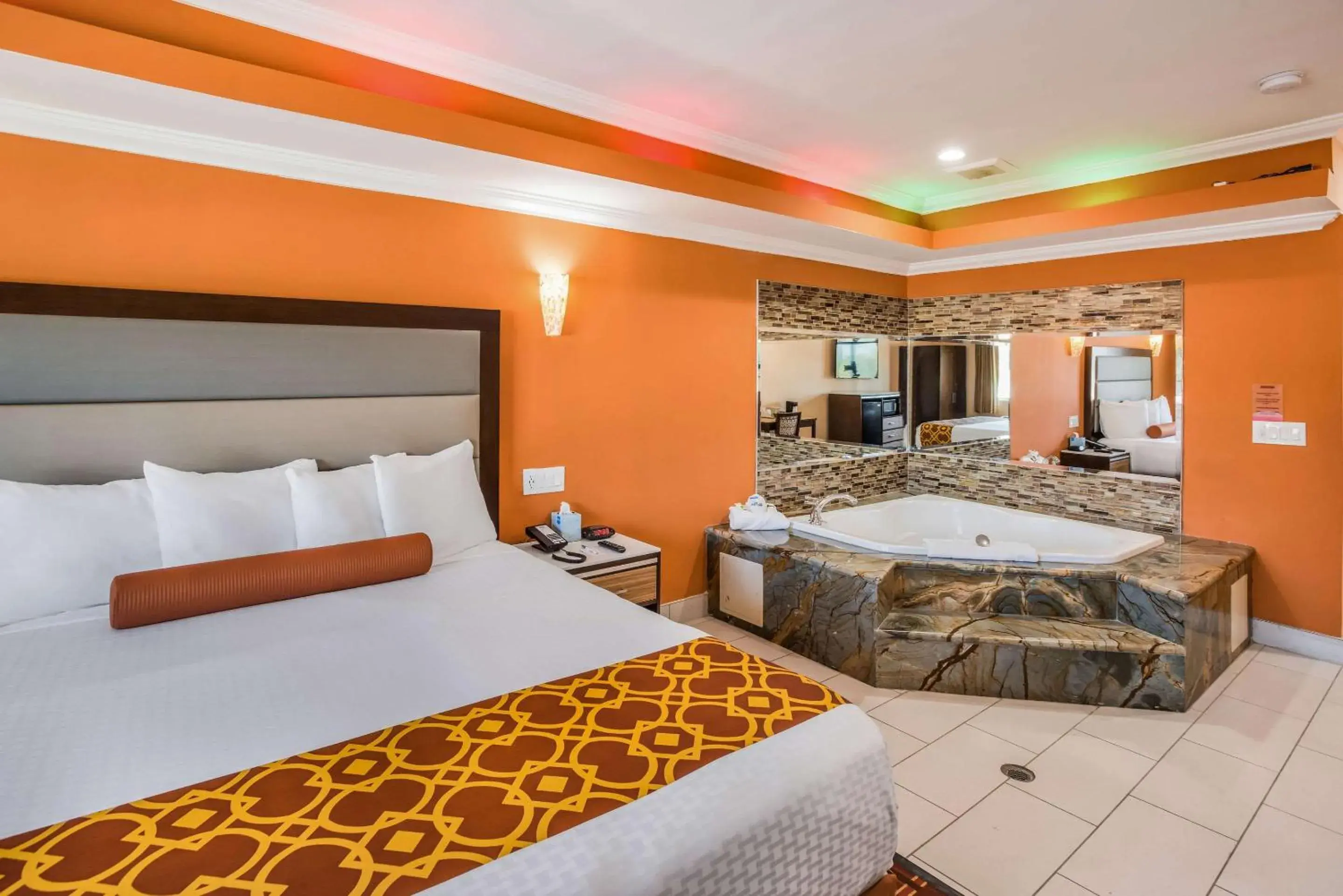 Bedroom, Bed in Rodeway Inn & Suites Pasadena Bedroom, Bed in Rodeway Inn & Suites Pasadena