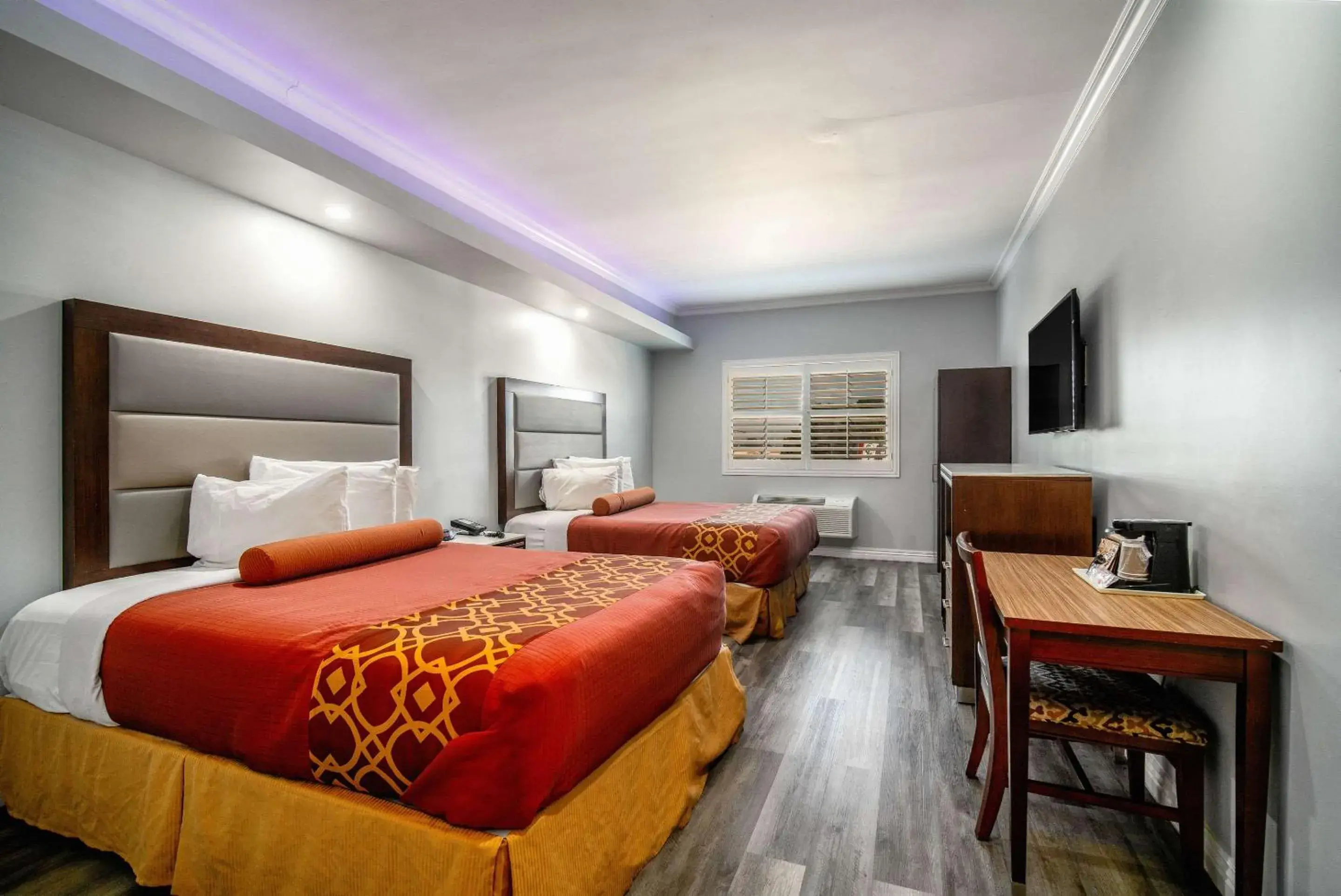 Queen Room with Two Queen Beds - Non-Smoking in Rodeway Inn & Suites Pasadena Queen Room with Two Queen Beds - Non-Smoking in Rodeway Inn & Suites Pasadena