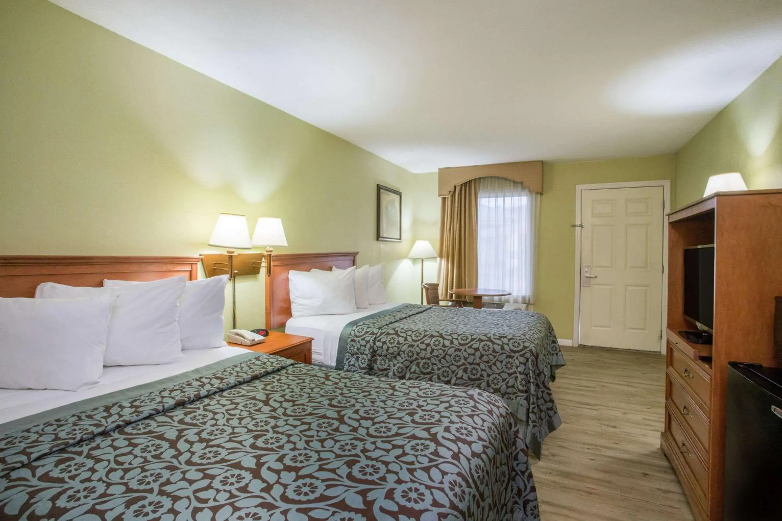 Photo of the whole room, Bed in Days Inn by Wyndham Ormond Beach