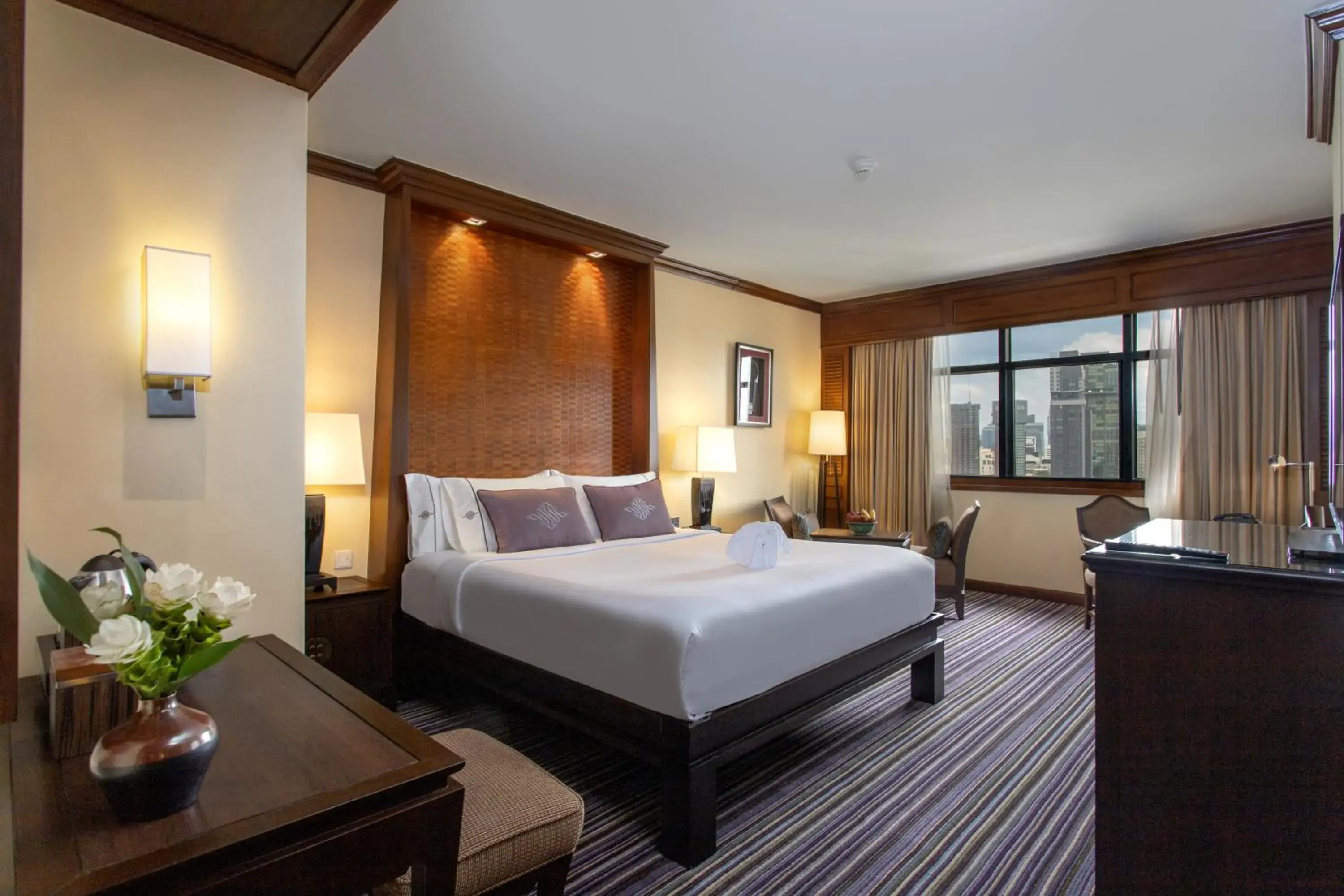 Grand Deluxe King Bed in The Sukosol Hotel Grand Deluxe King Bed in The Sukosol Hotel