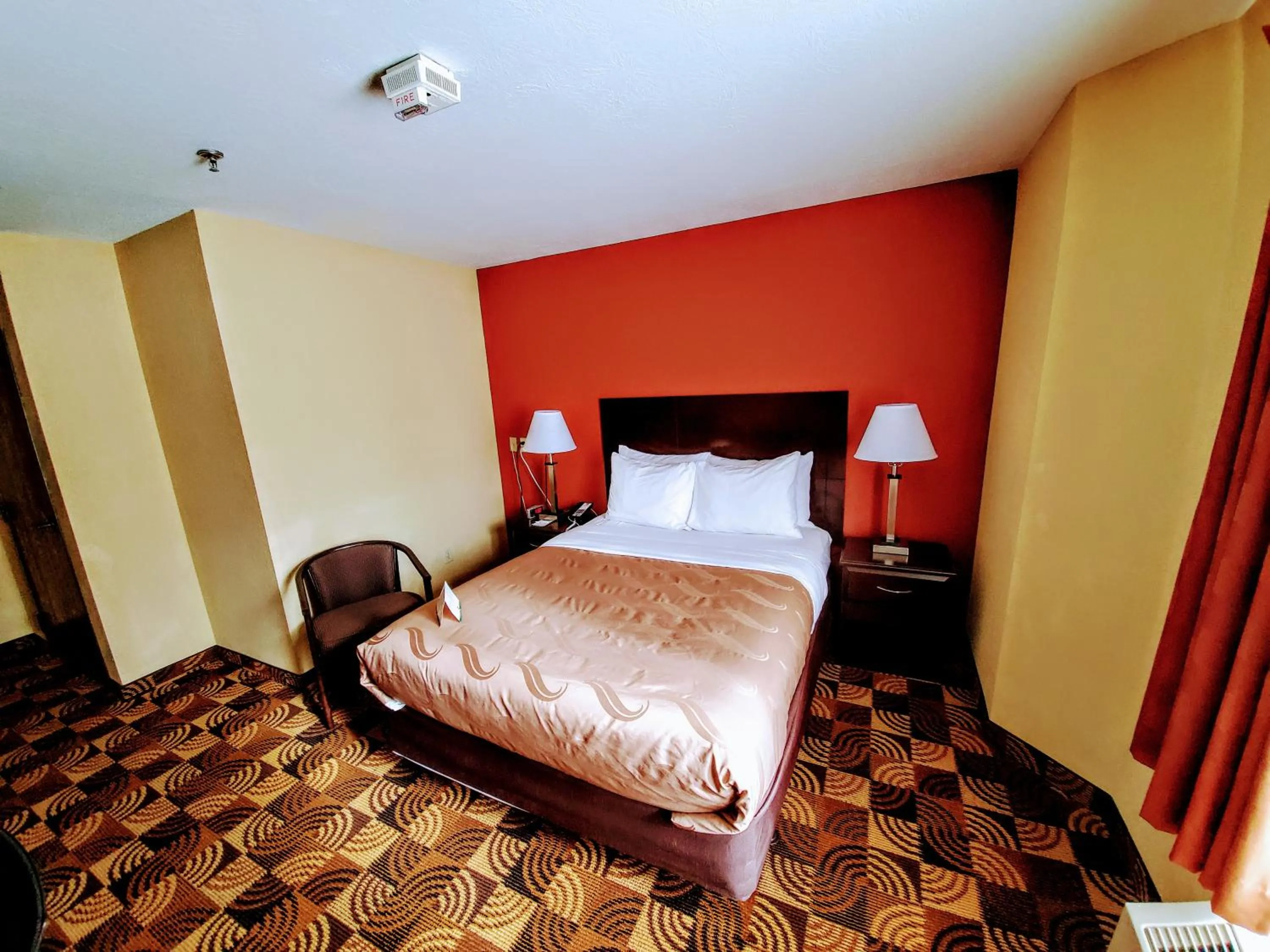 Bed in Quality Inn Brunswick Cleveland South