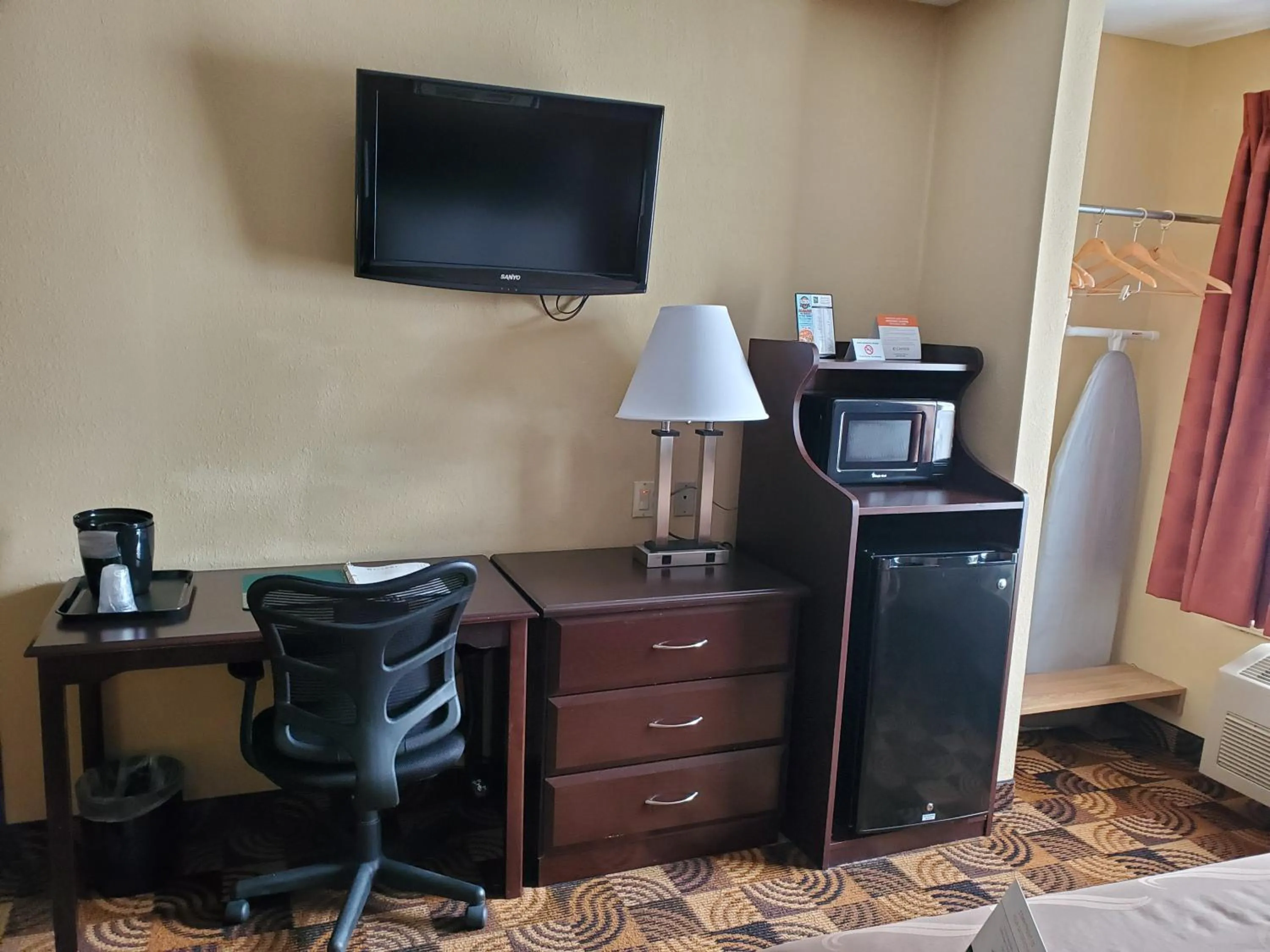 Guests, Bed in Quality Inn Brunswick Cleveland South