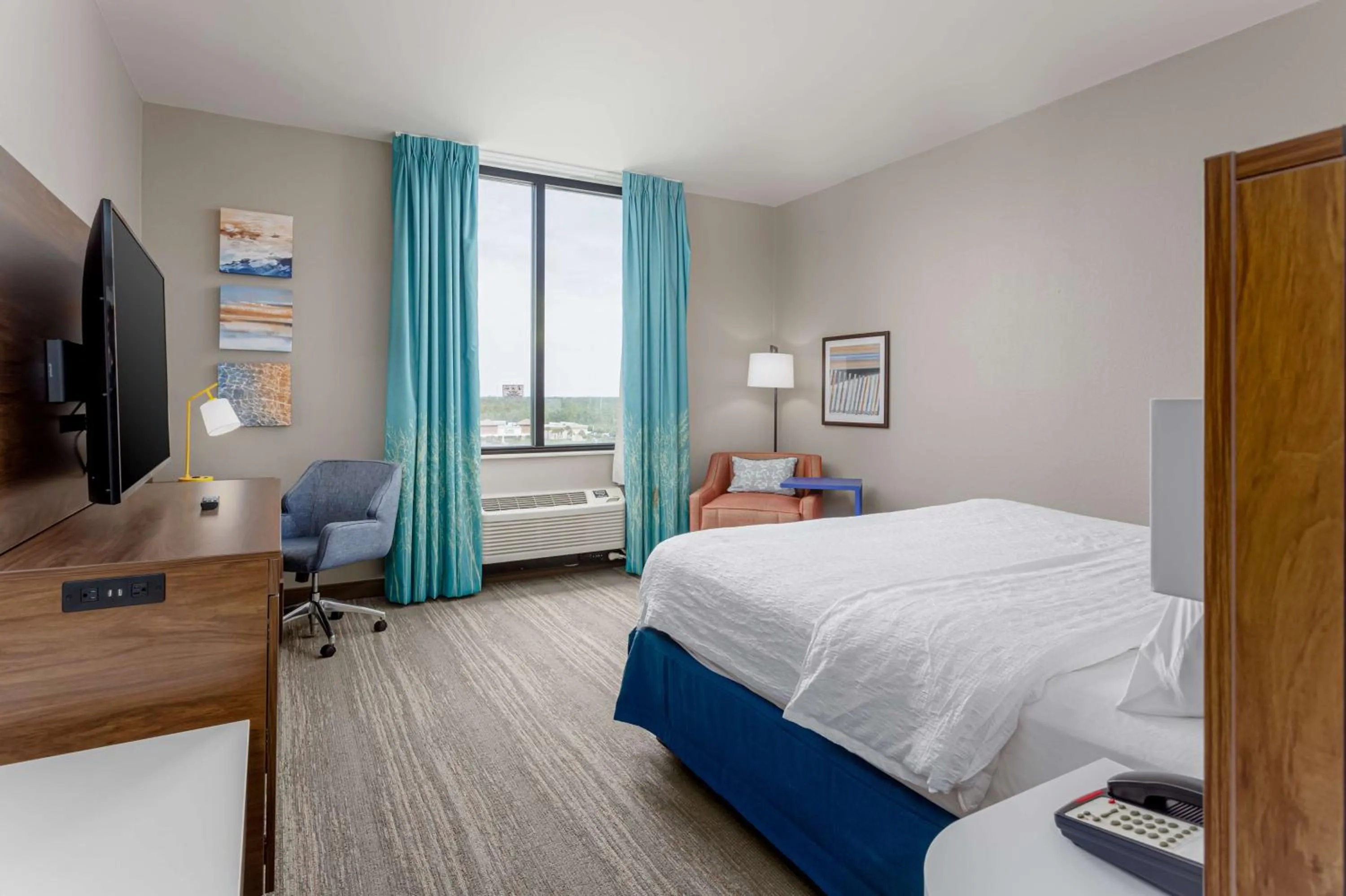 Bed in Hampton Inn & Suites - Orange Beach