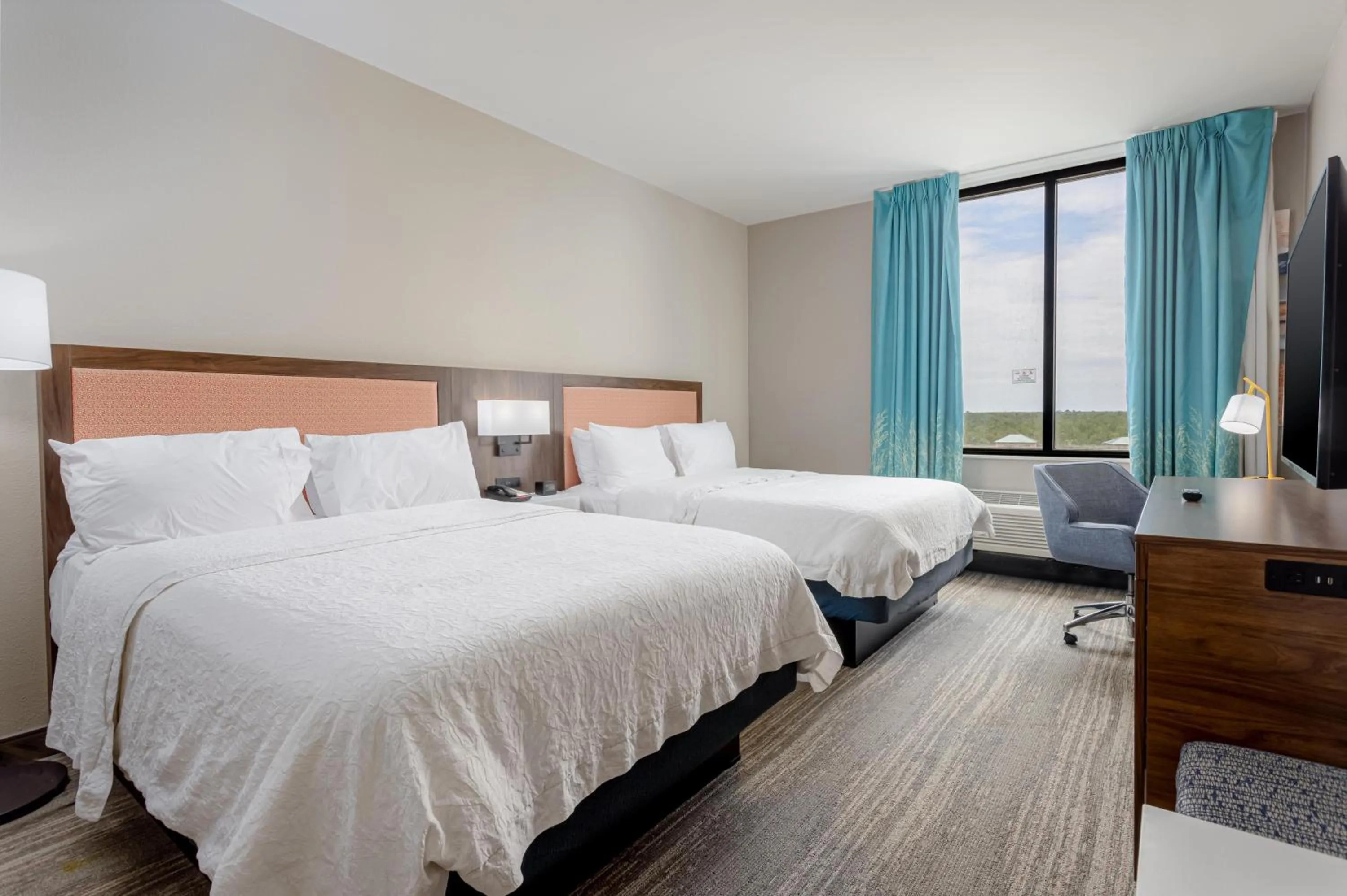 Bed in Hampton Inn & Suites - Orange Beach