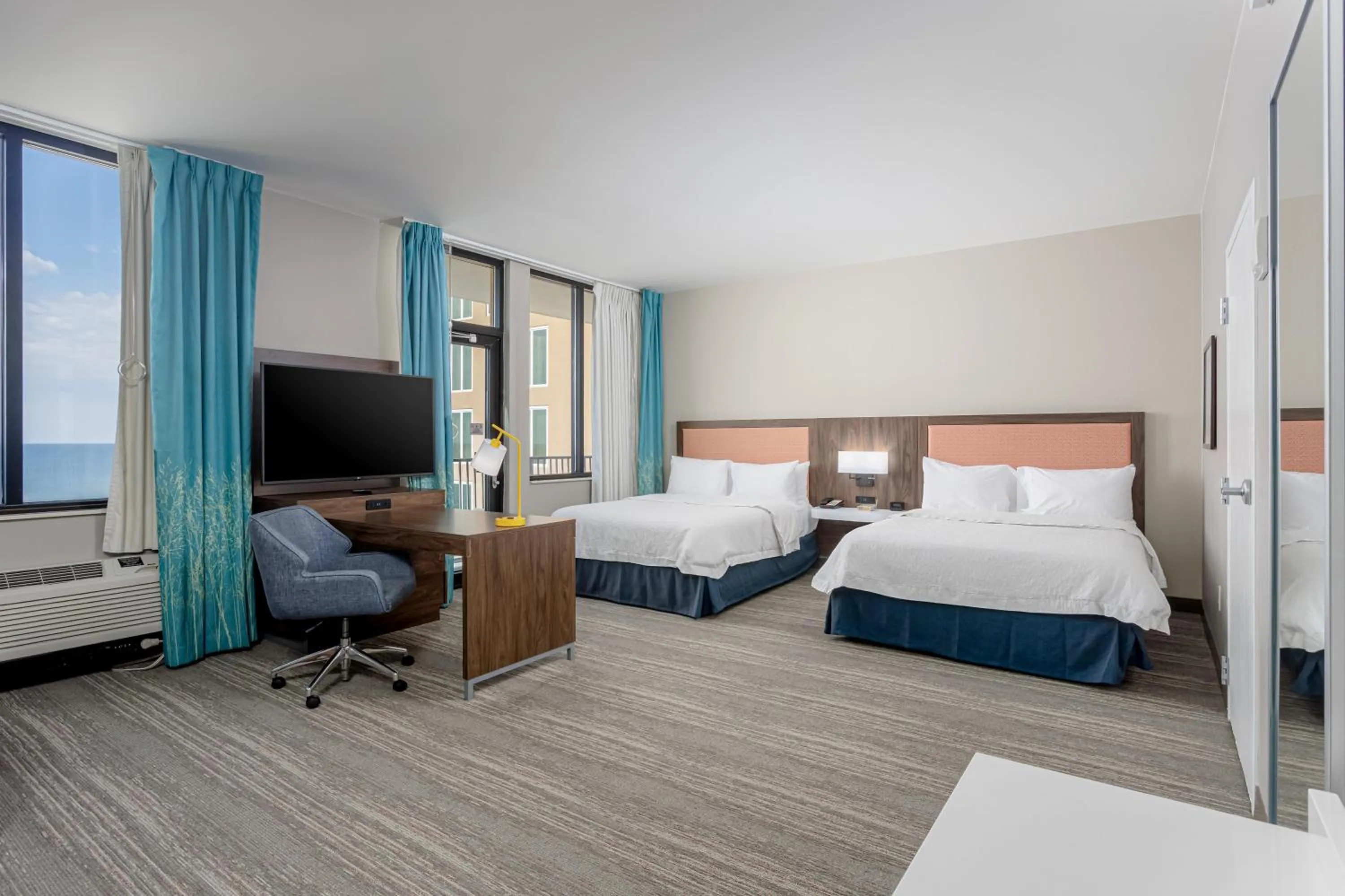 Bedroom, Bed in Hampton Inn & Suites - Orange Beach