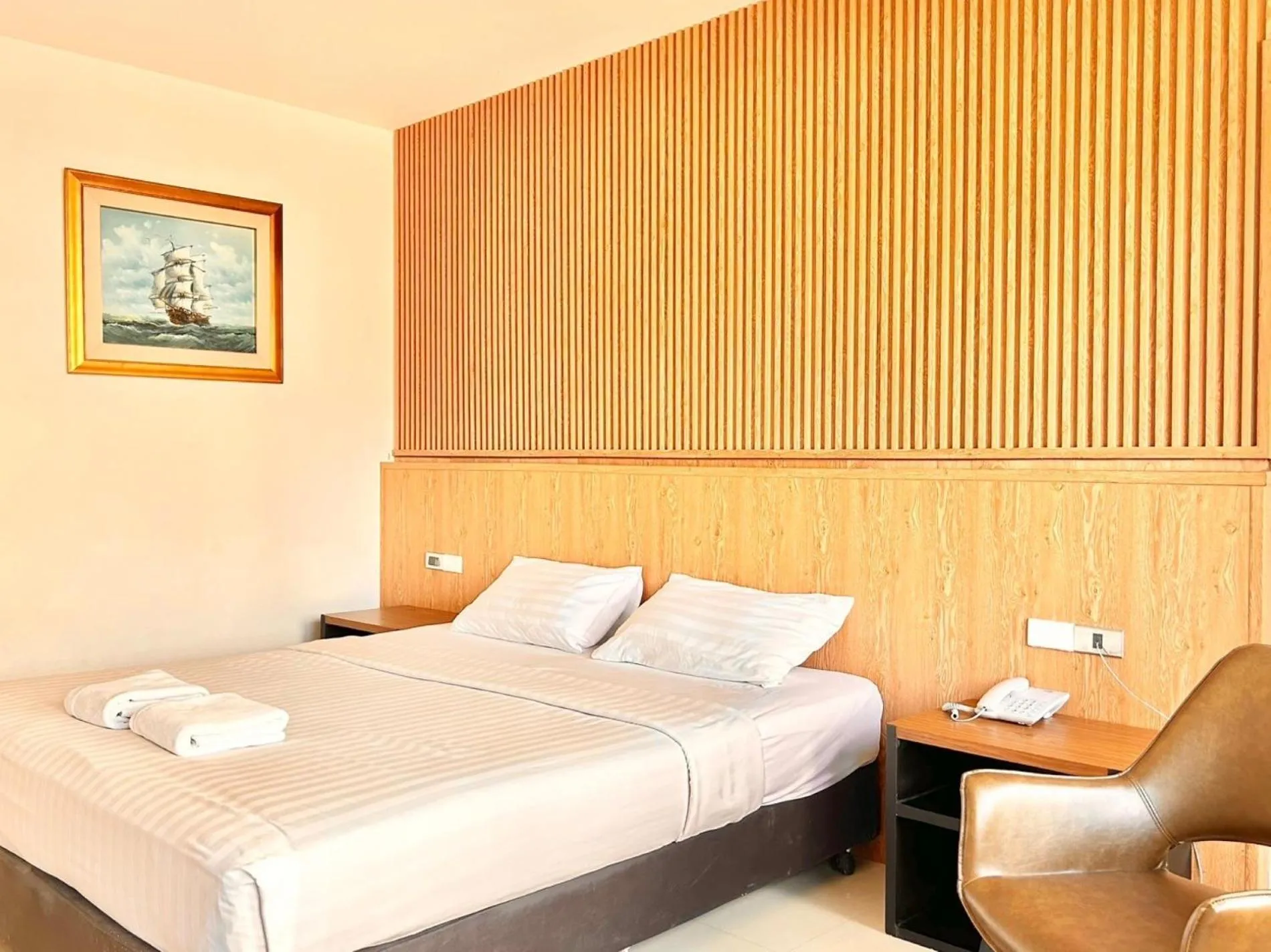 Bedroom, Bed in Forum Park Hotel