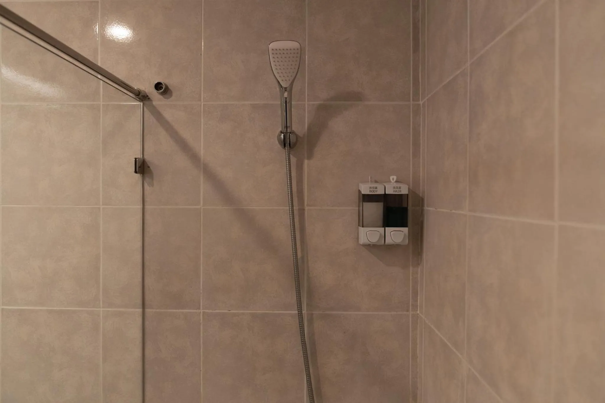 Shower in Forum Park Hotel