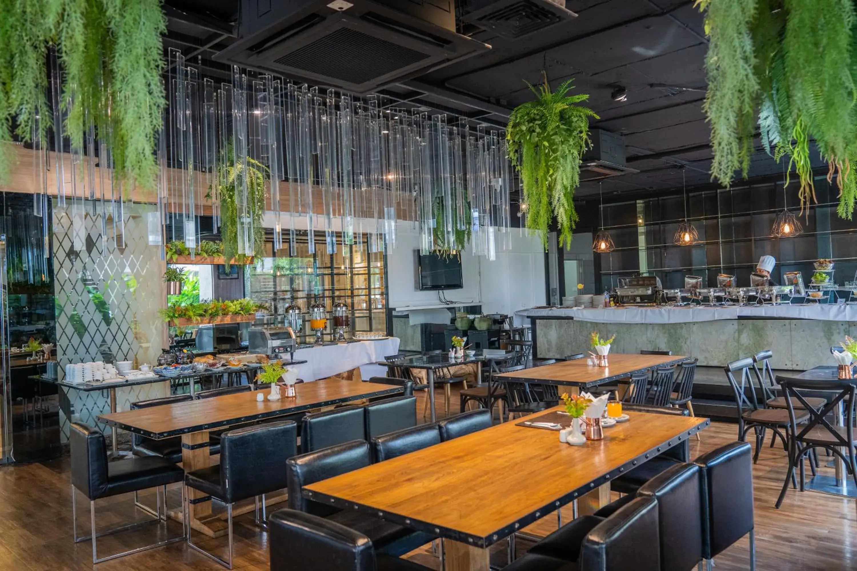 Restaurant/places to eat in Forum Park Hotel Restaurant/places to eat in Forum Park Hotel