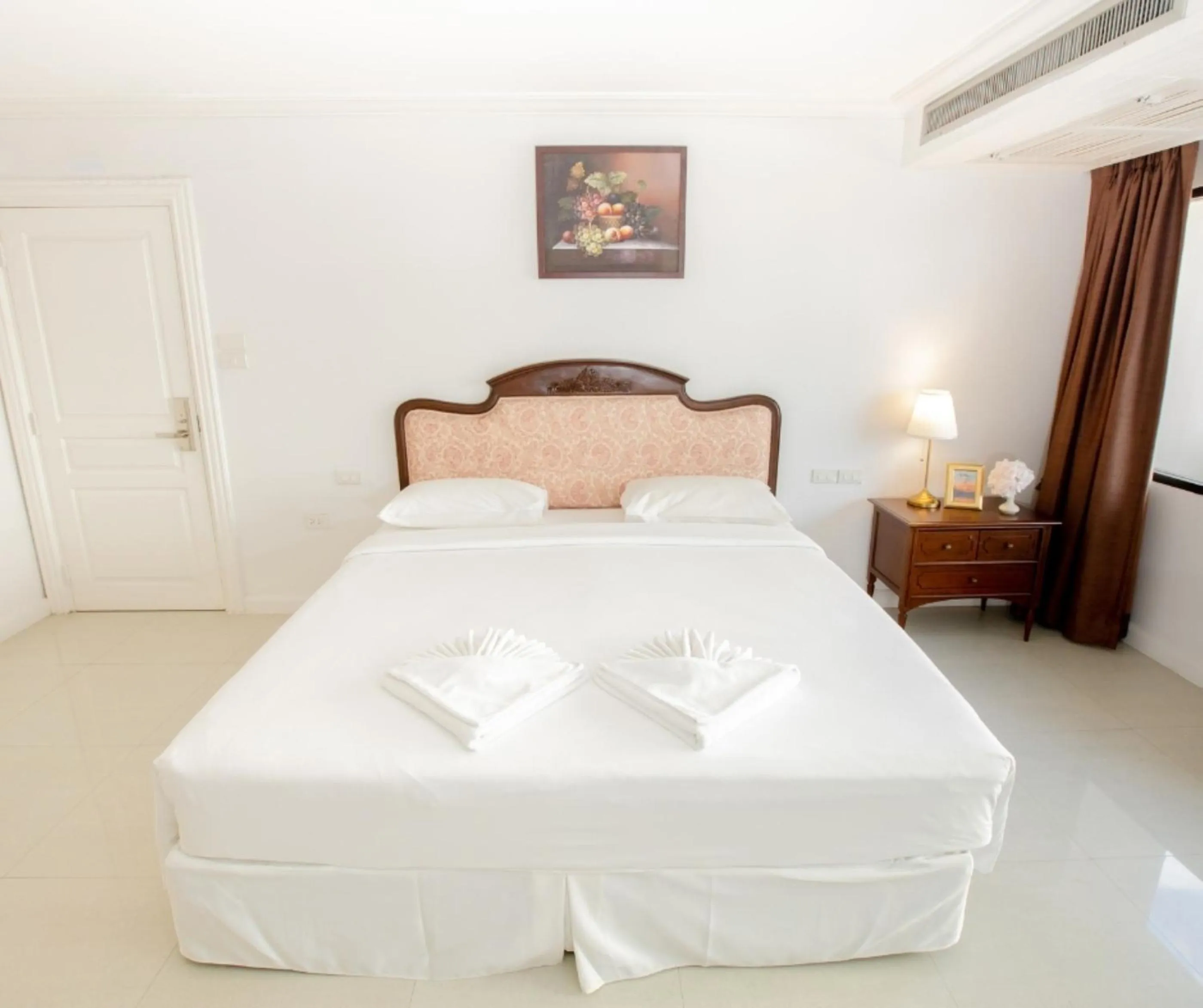 Bedroom, Bed in Forum Park Hotel