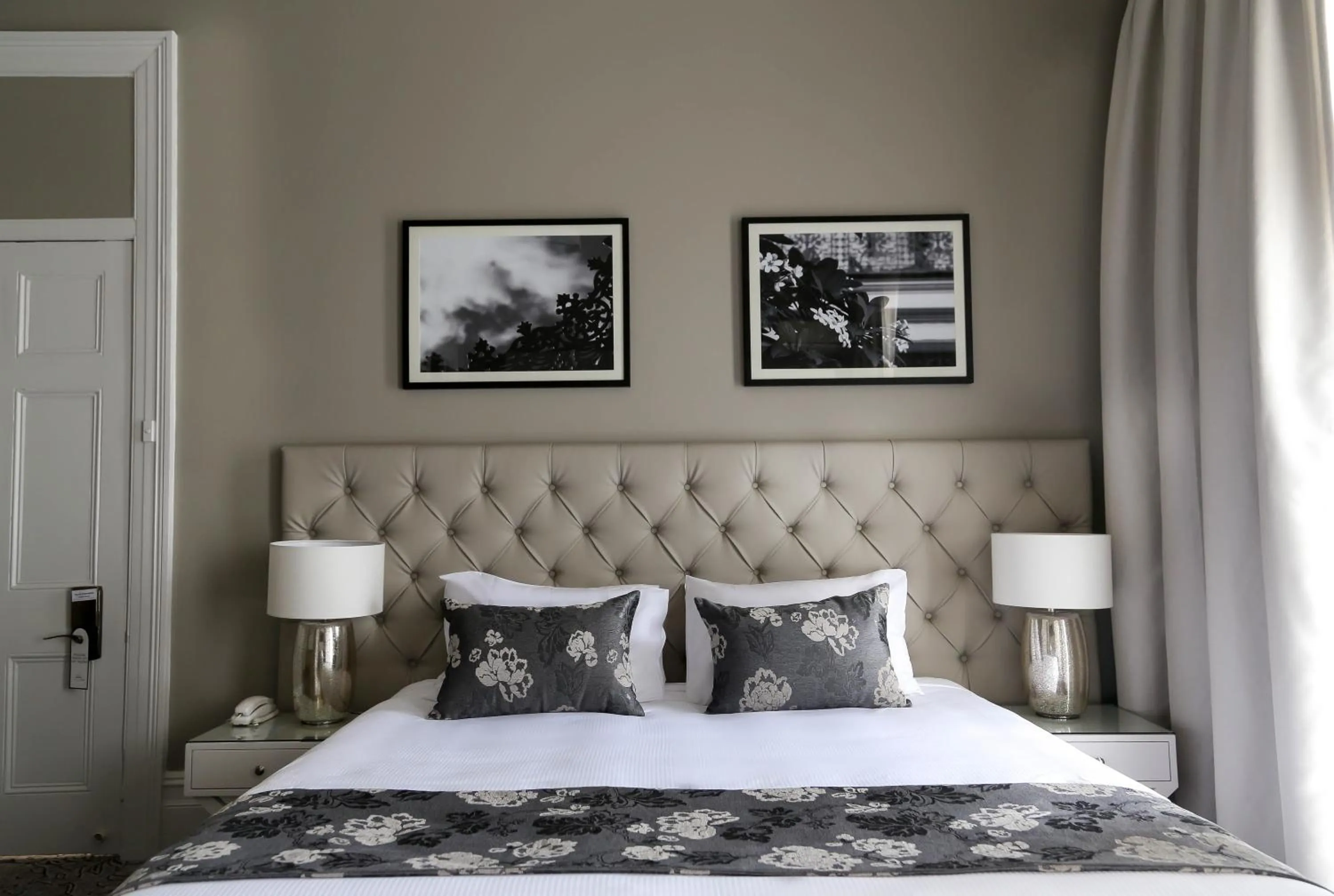 Photo of the whole room, Bed in The Lurline Randwick