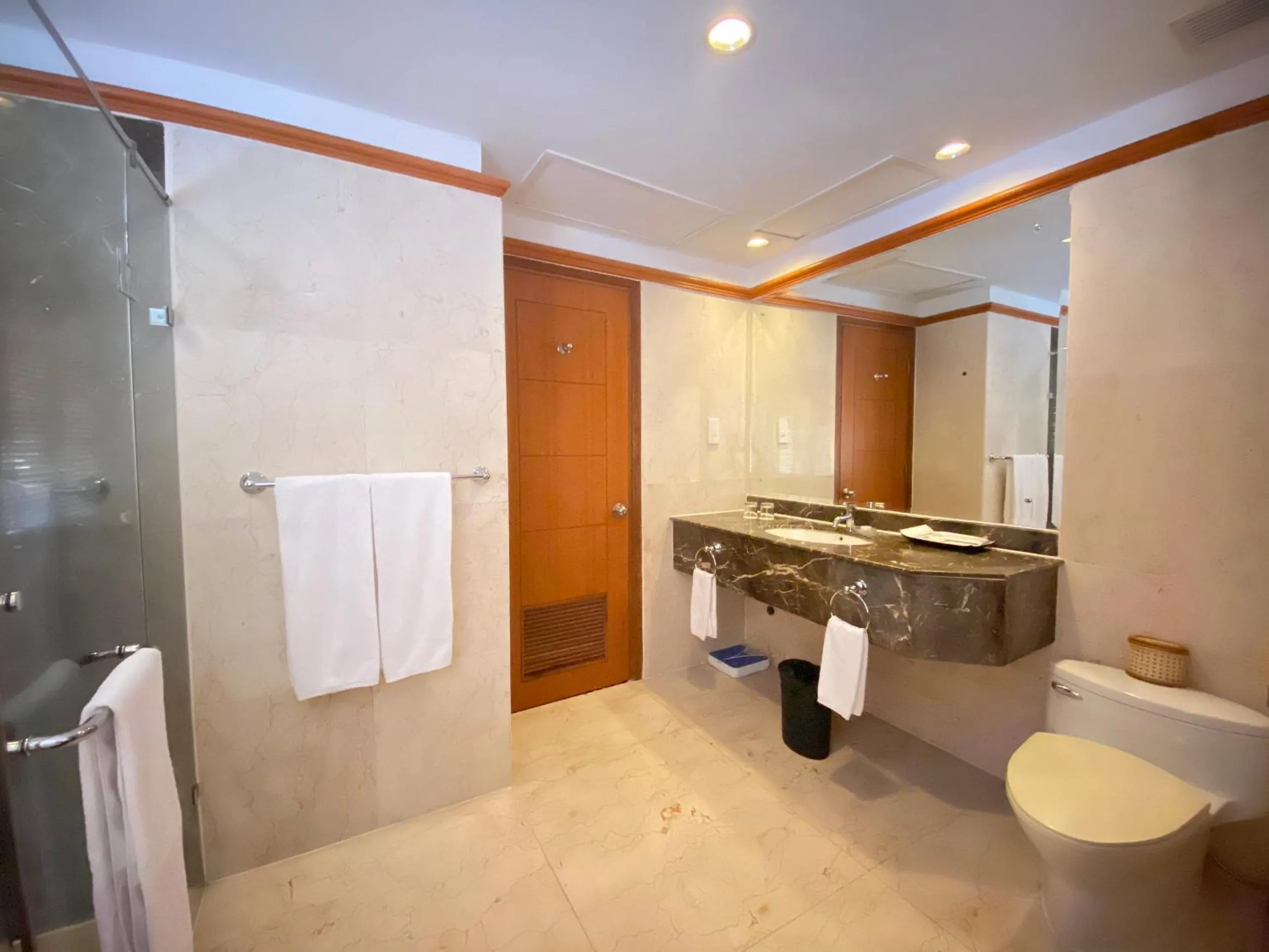 Toilet in Muong Thanh Holiday Da Lat Hotel