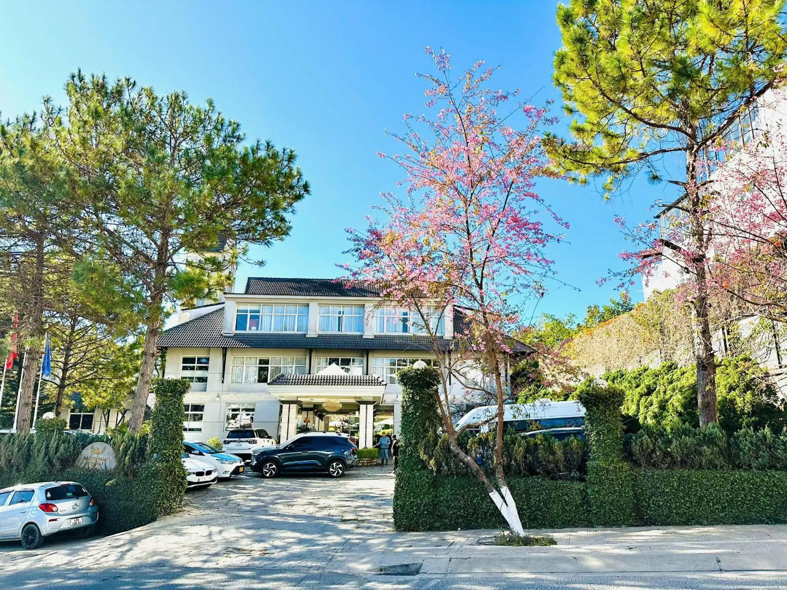 Property building in Muong Thanh Holiday Da Lat Hotel Property building in Muong Thanh Holiday Da Lat Hotel