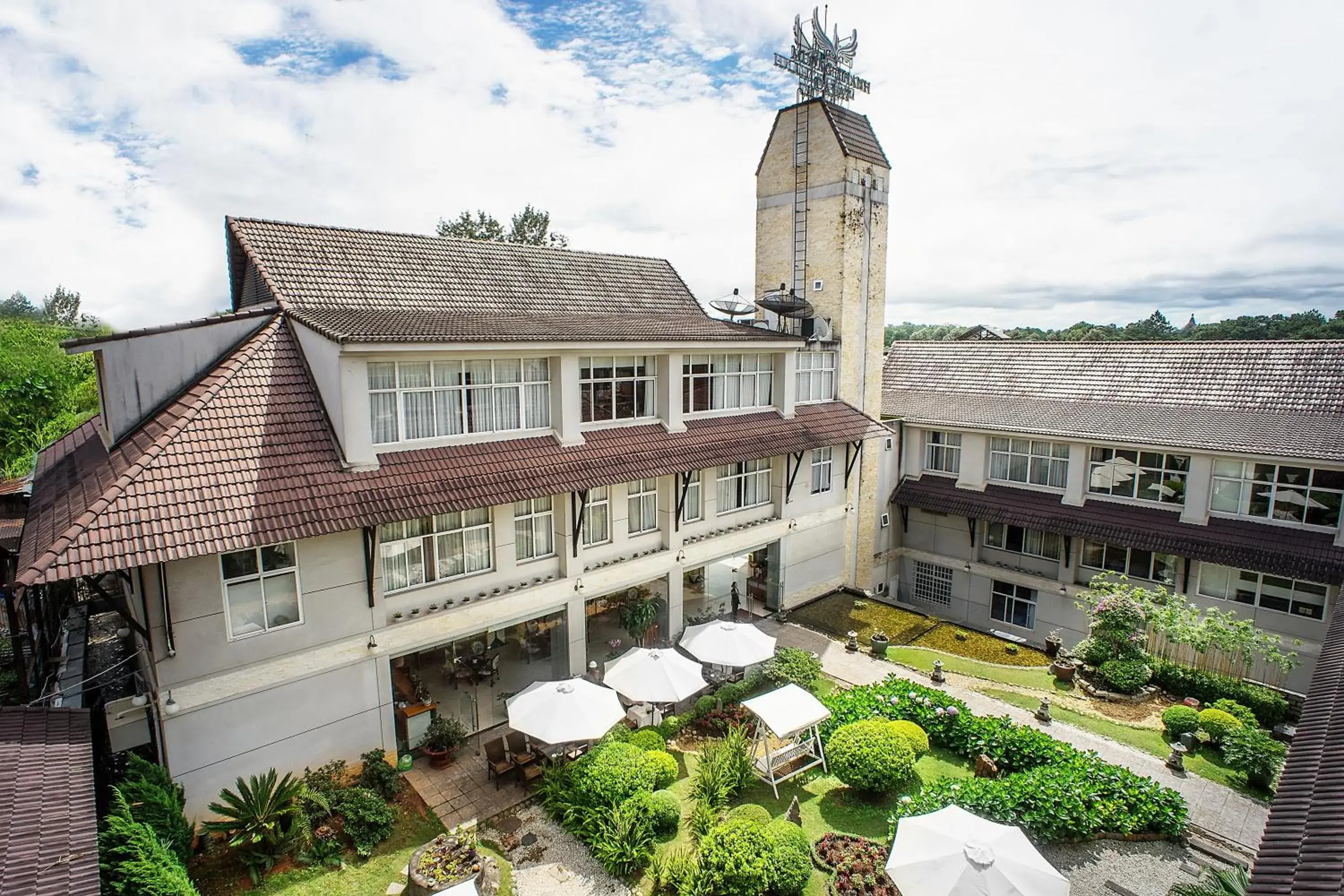 Property building in Muong Thanh Holiday Da Lat Hotel Property building in Muong Thanh Holiday Da Lat Hotel