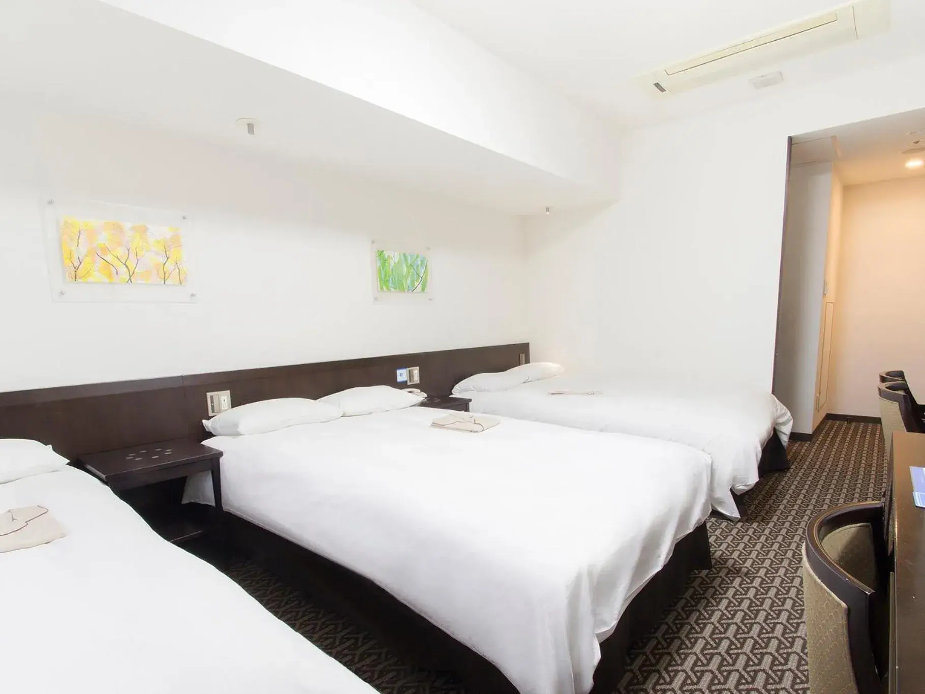 Photo of the whole room, Bed in Hearton Hotel Higashi-Shinagawa Photo of the whole room, Bed in Hearton Hotel Higashi-Shinagawa