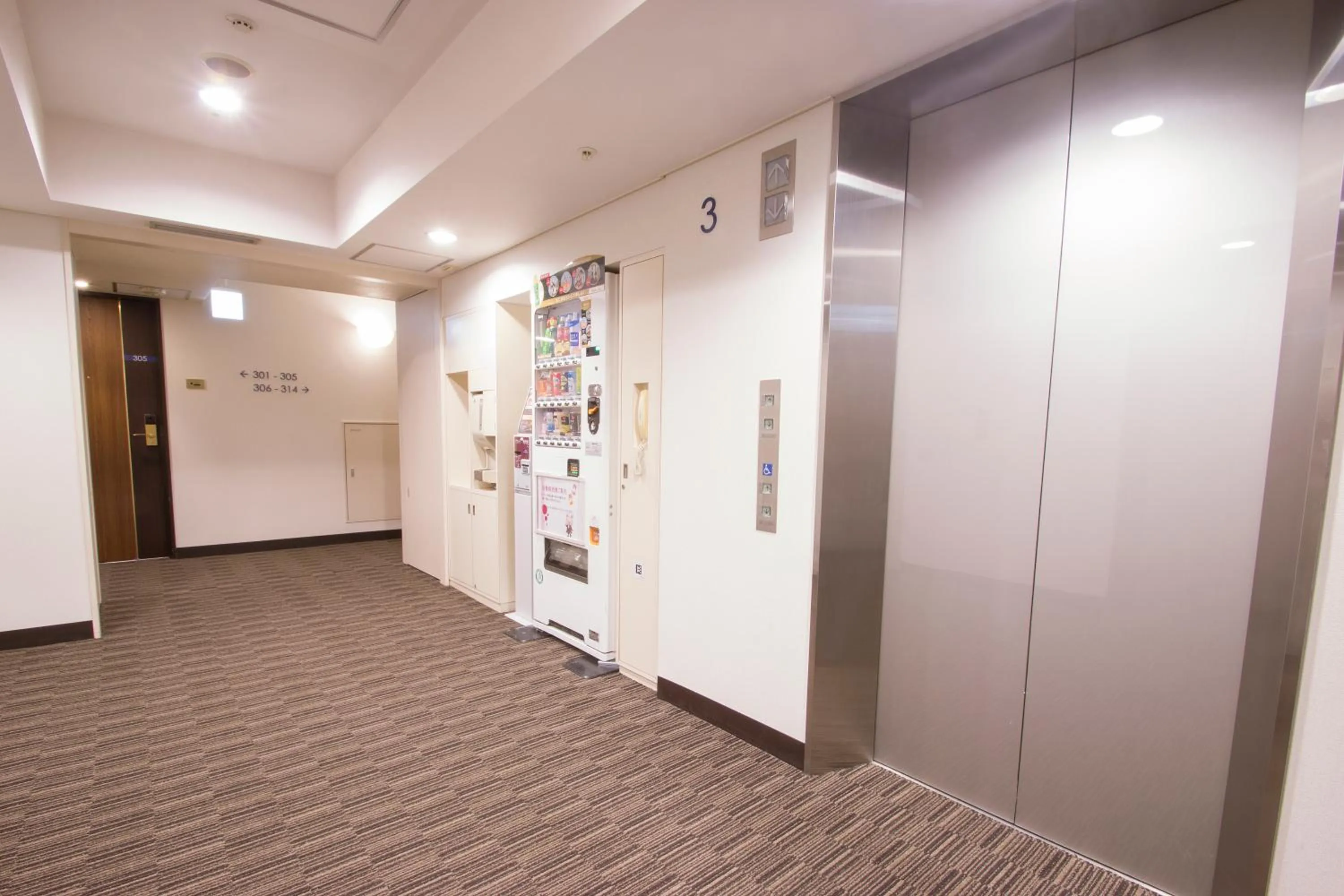 elevator in Hearton Hotel Higashi-Shinagawa