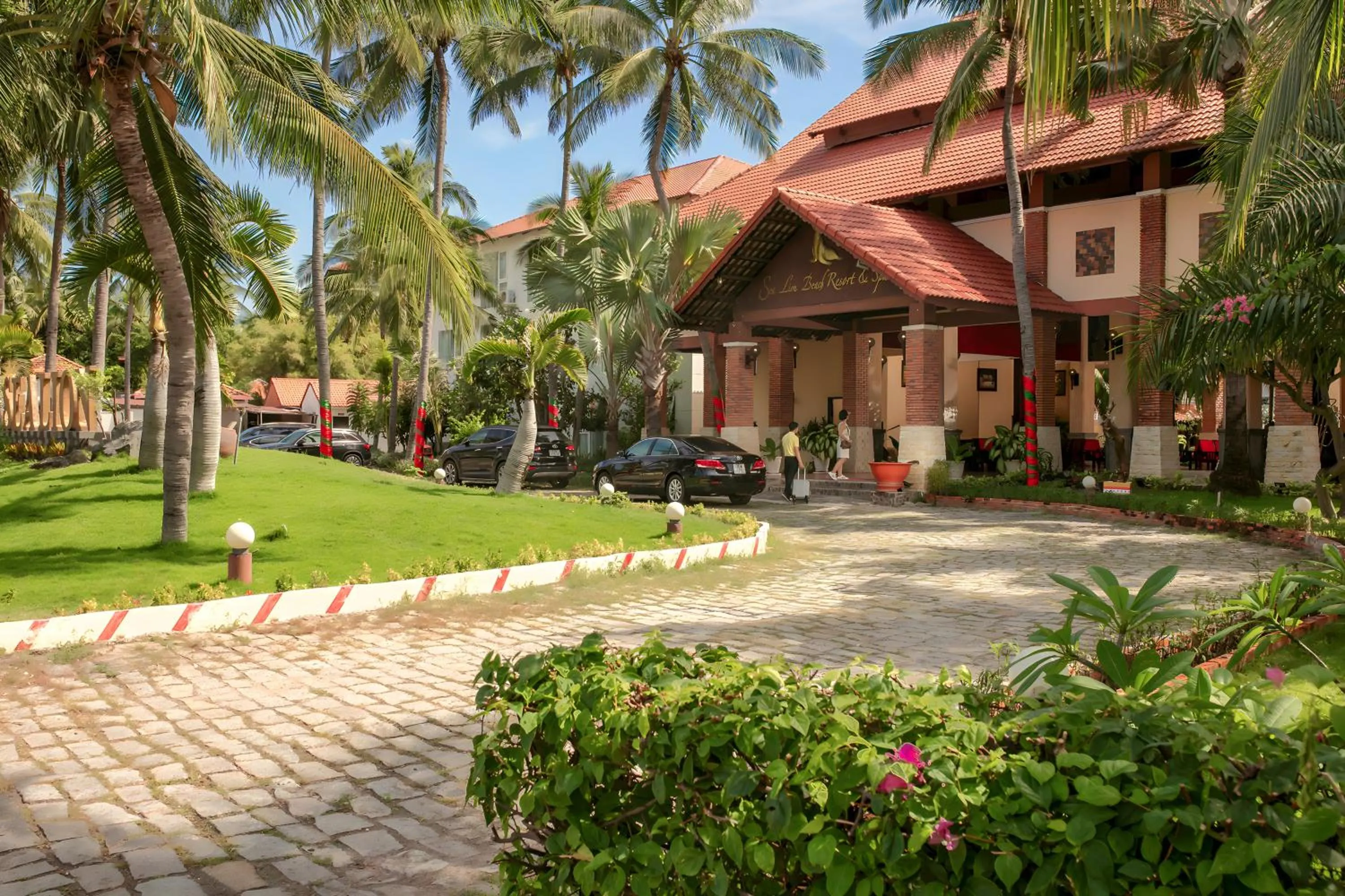 Facade/entrance in Sea Lion Beach Resort Mui Ne