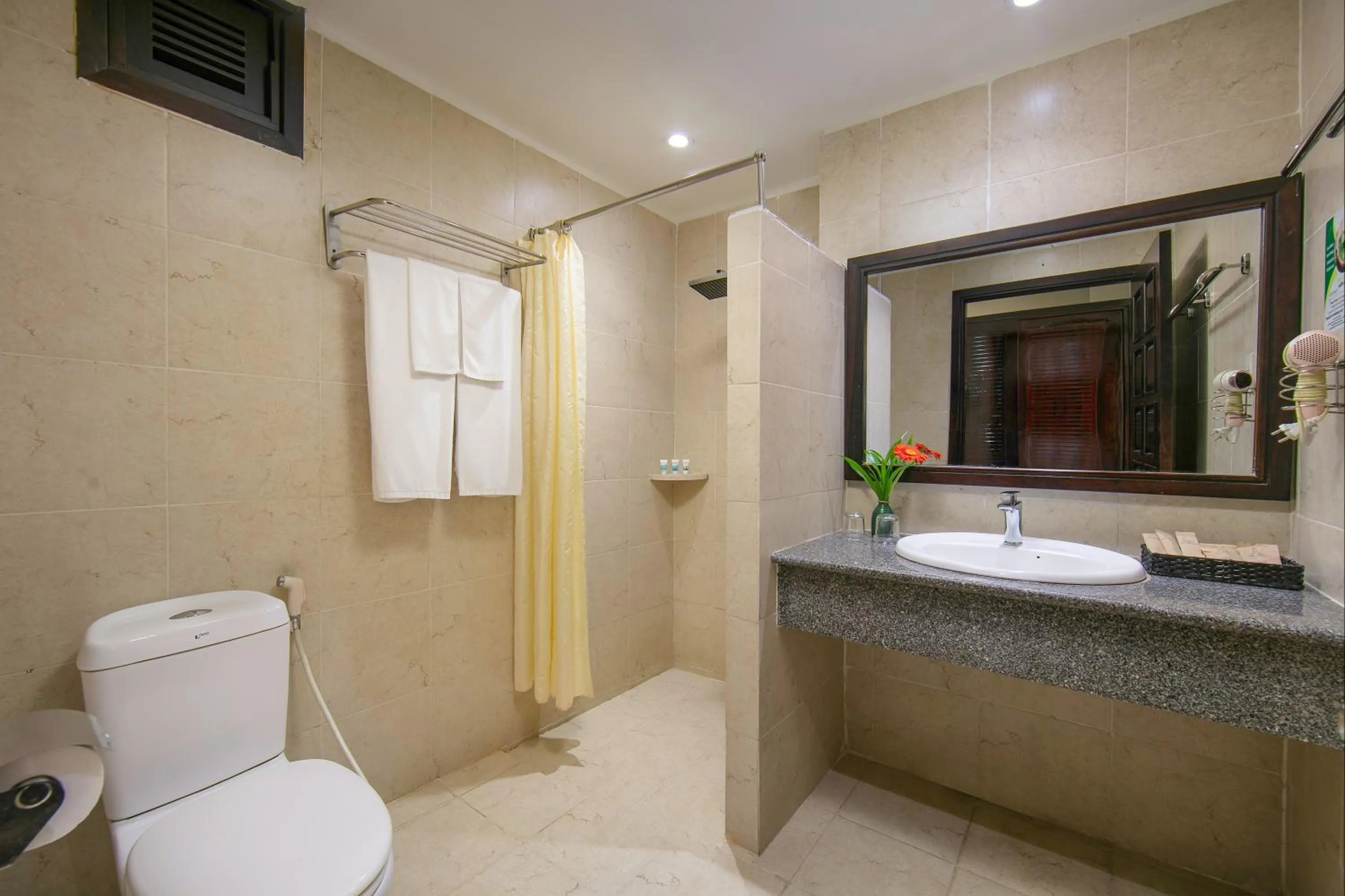 Toilet in Sea Lion Beach Resort Mui Ne