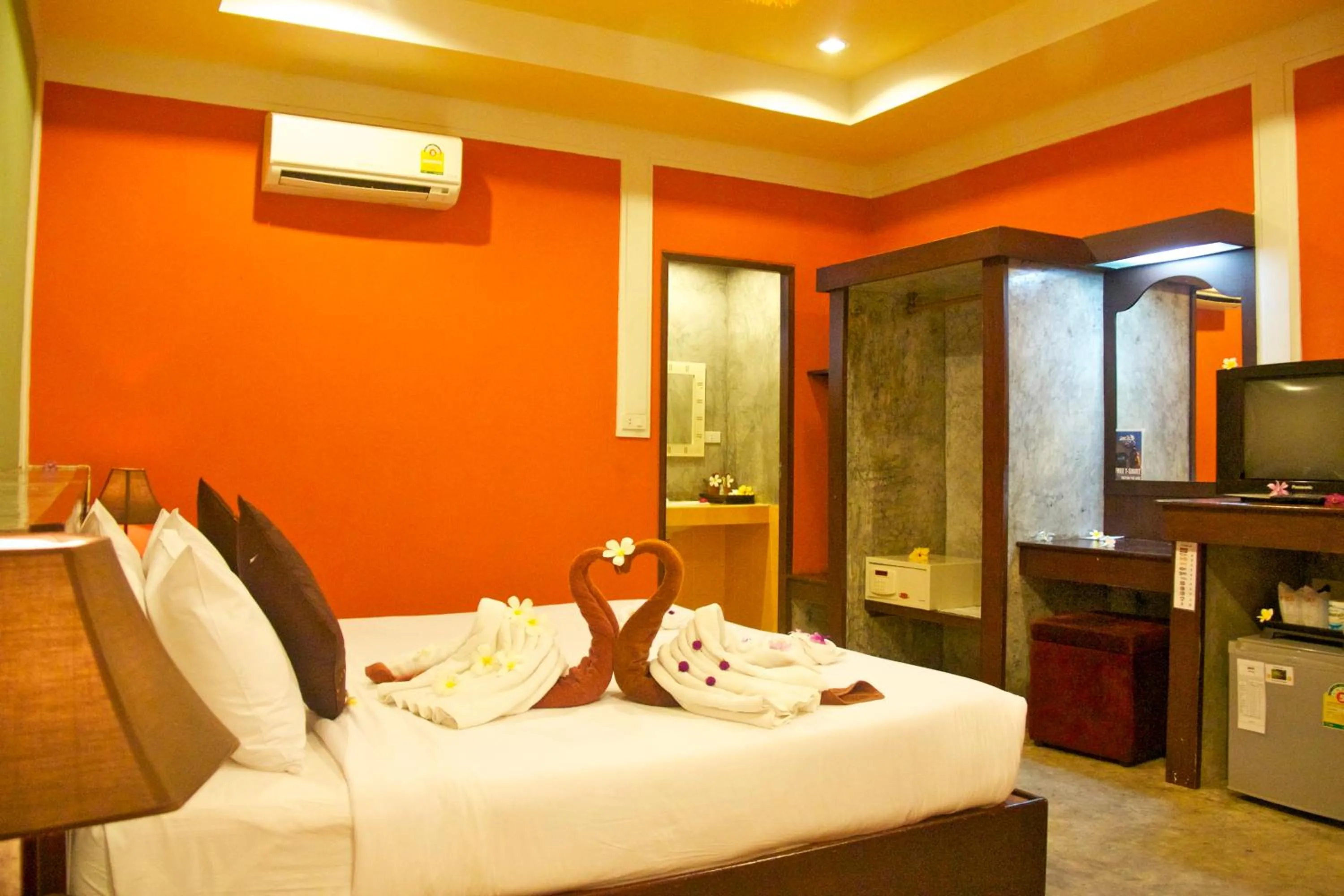 Bed in Simple Life Resort Koh Tao