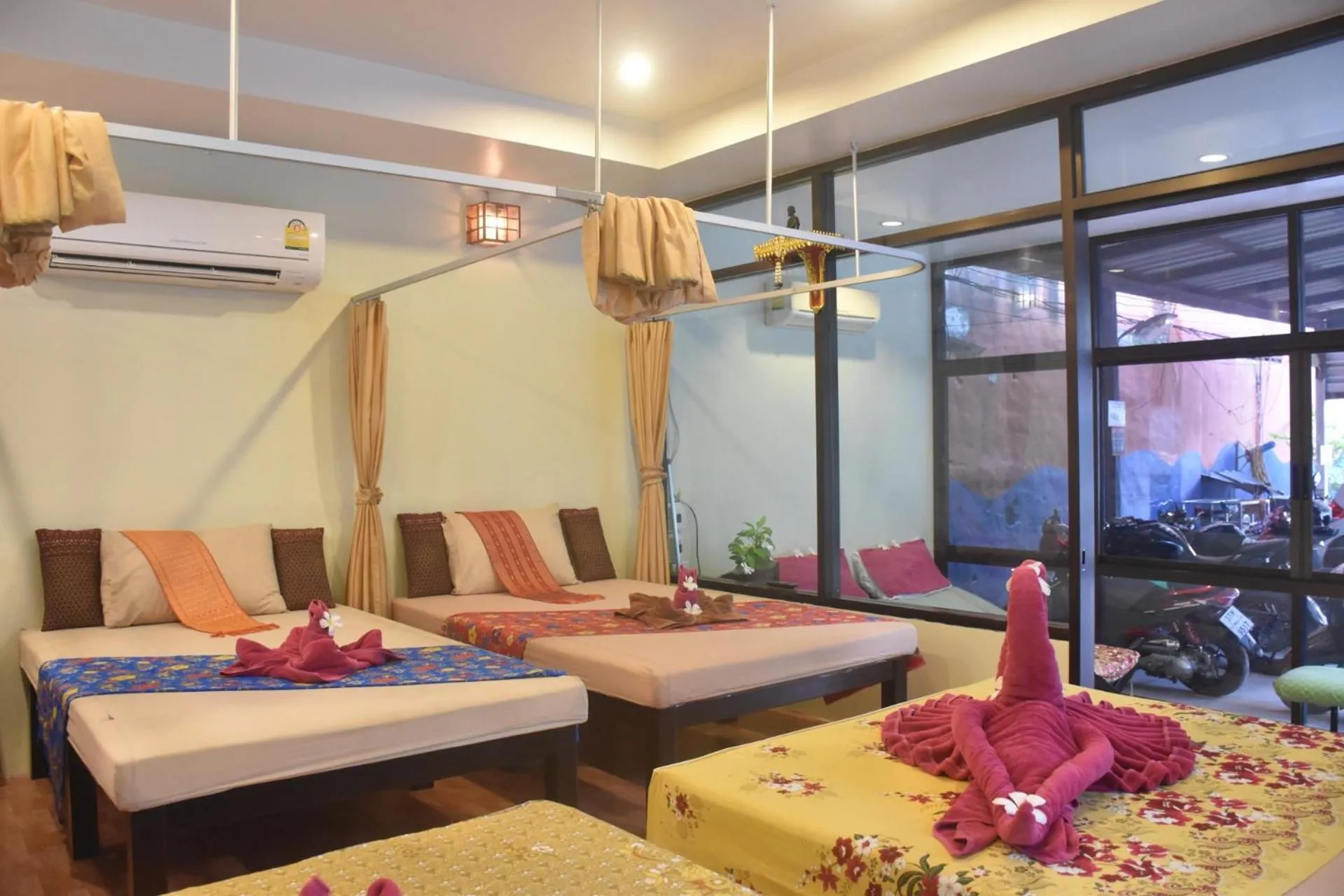 Area and facilities in Simple Life Resort Koh Tao