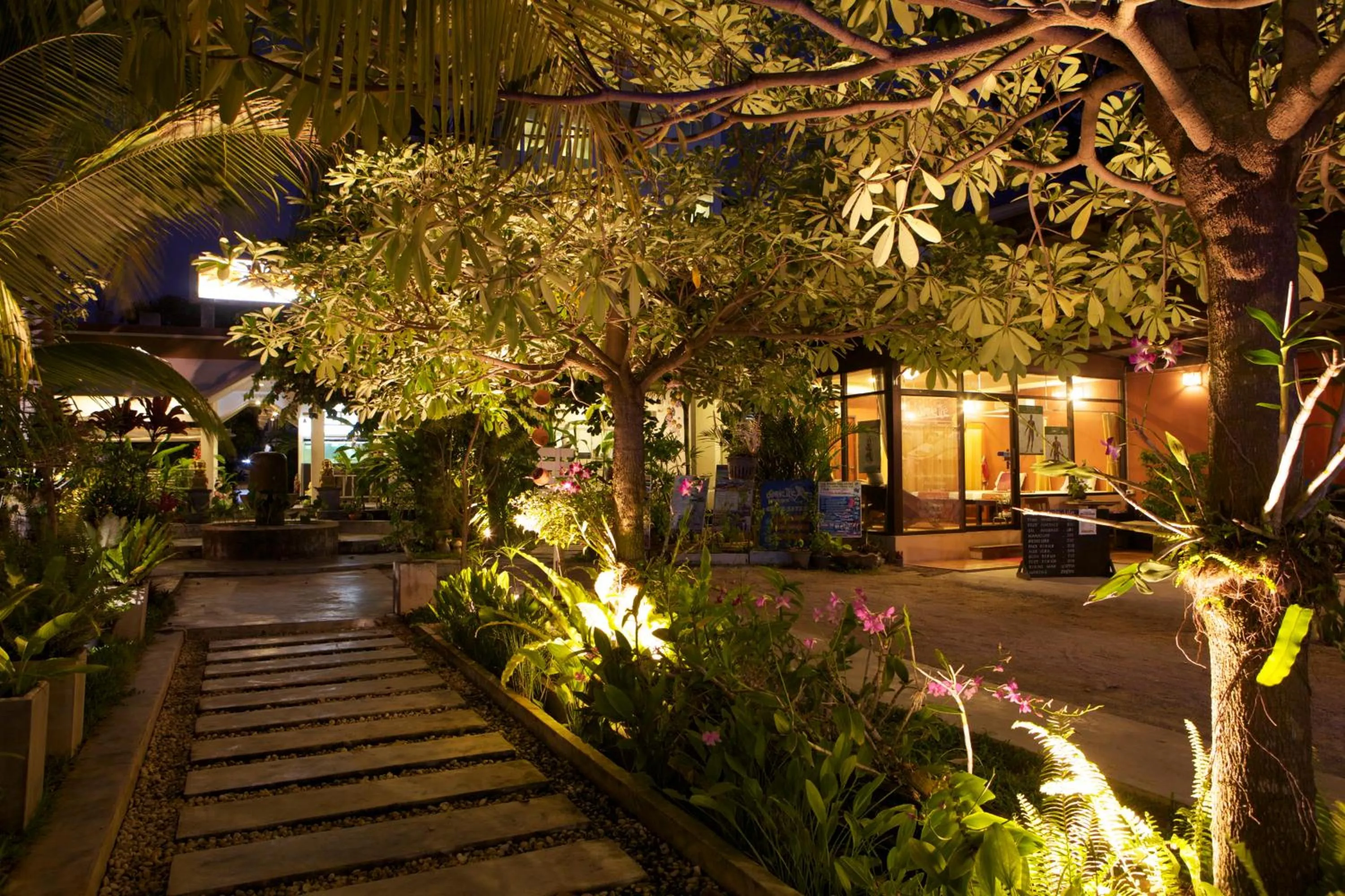 Facade/entrance in Simple Life Resort Koh Tao