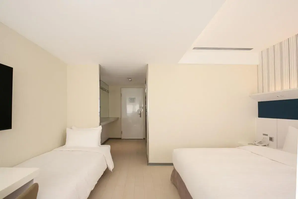 Photo of the whole room, Bed in Dandy Hotel - Tianmu Branch Photo of the whole room, Bed in Dandy Hotel - Tianmu Branch