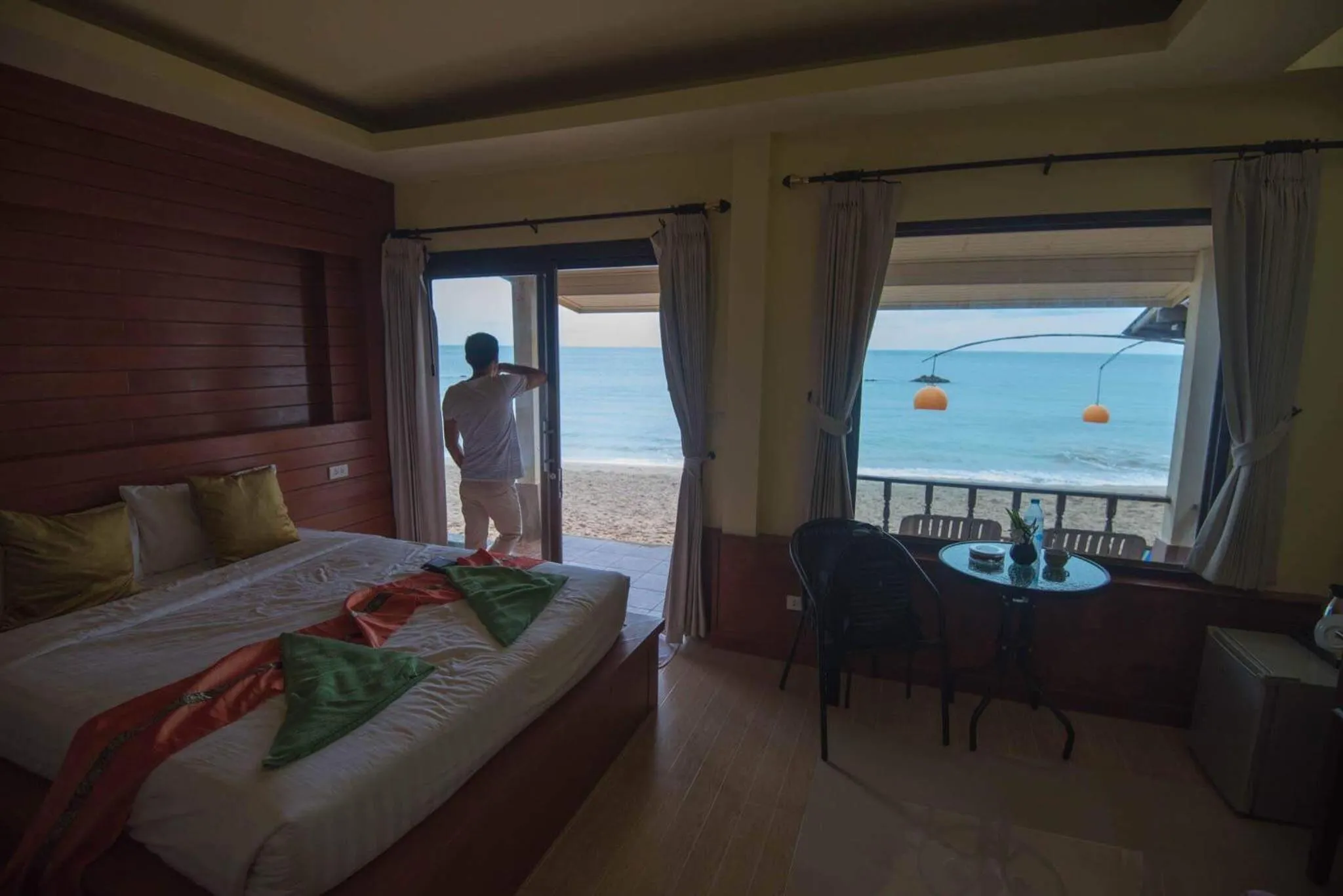 Photo of the whole room, Bed in Lanta Paragon