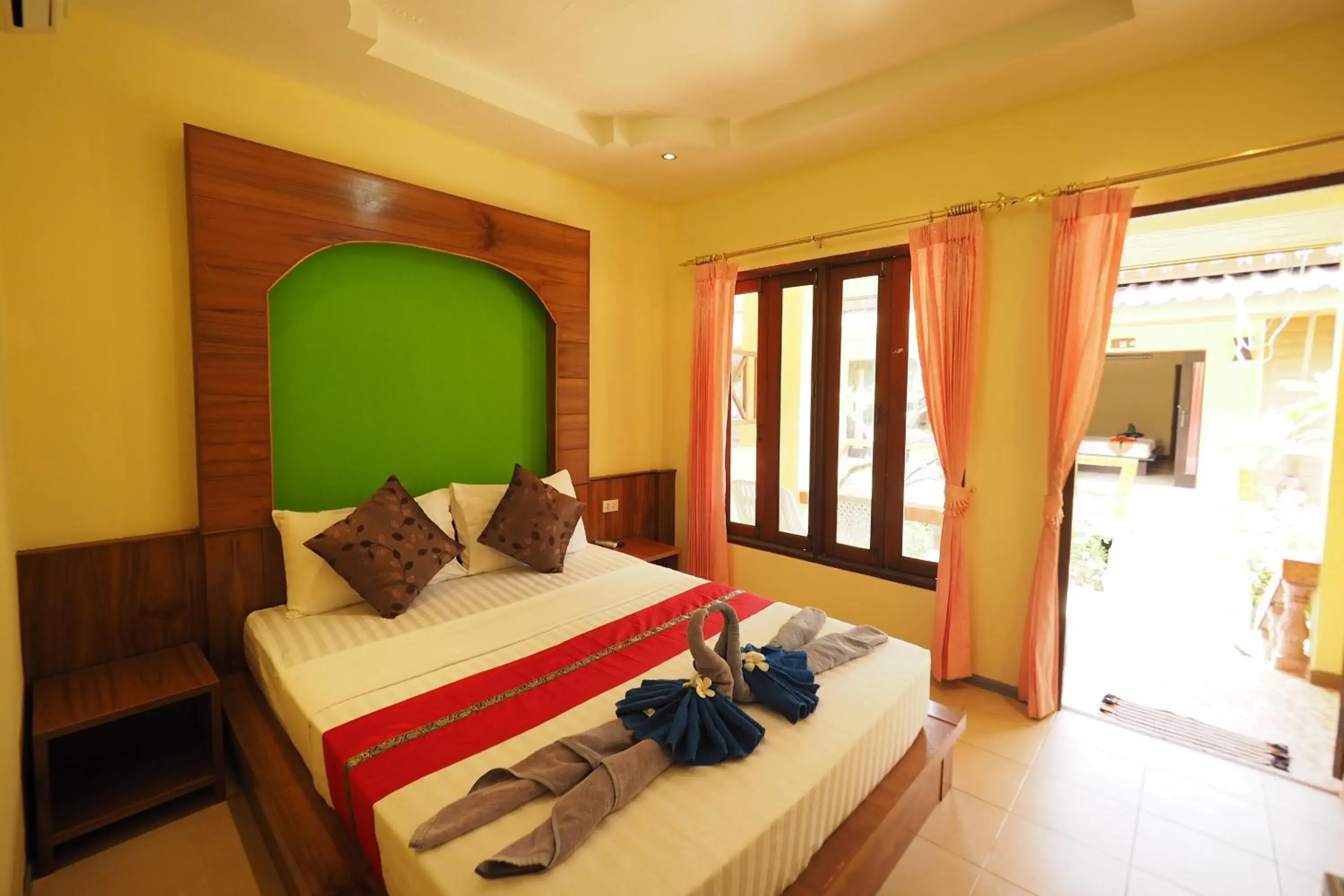 Standard Single Room with Air-Con - single occupancy in Lanta Paragon Standard Single Room with Air-Con - single occupancy in Lanta Paragon