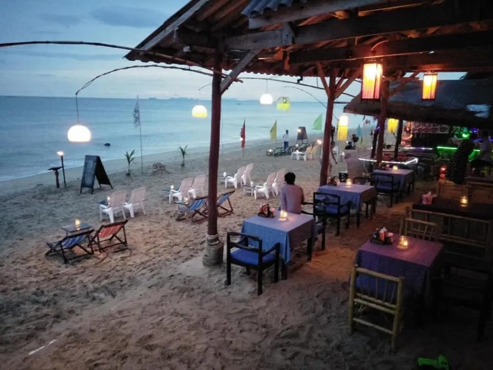 Restaurant/places to eat in Lanta Paragon