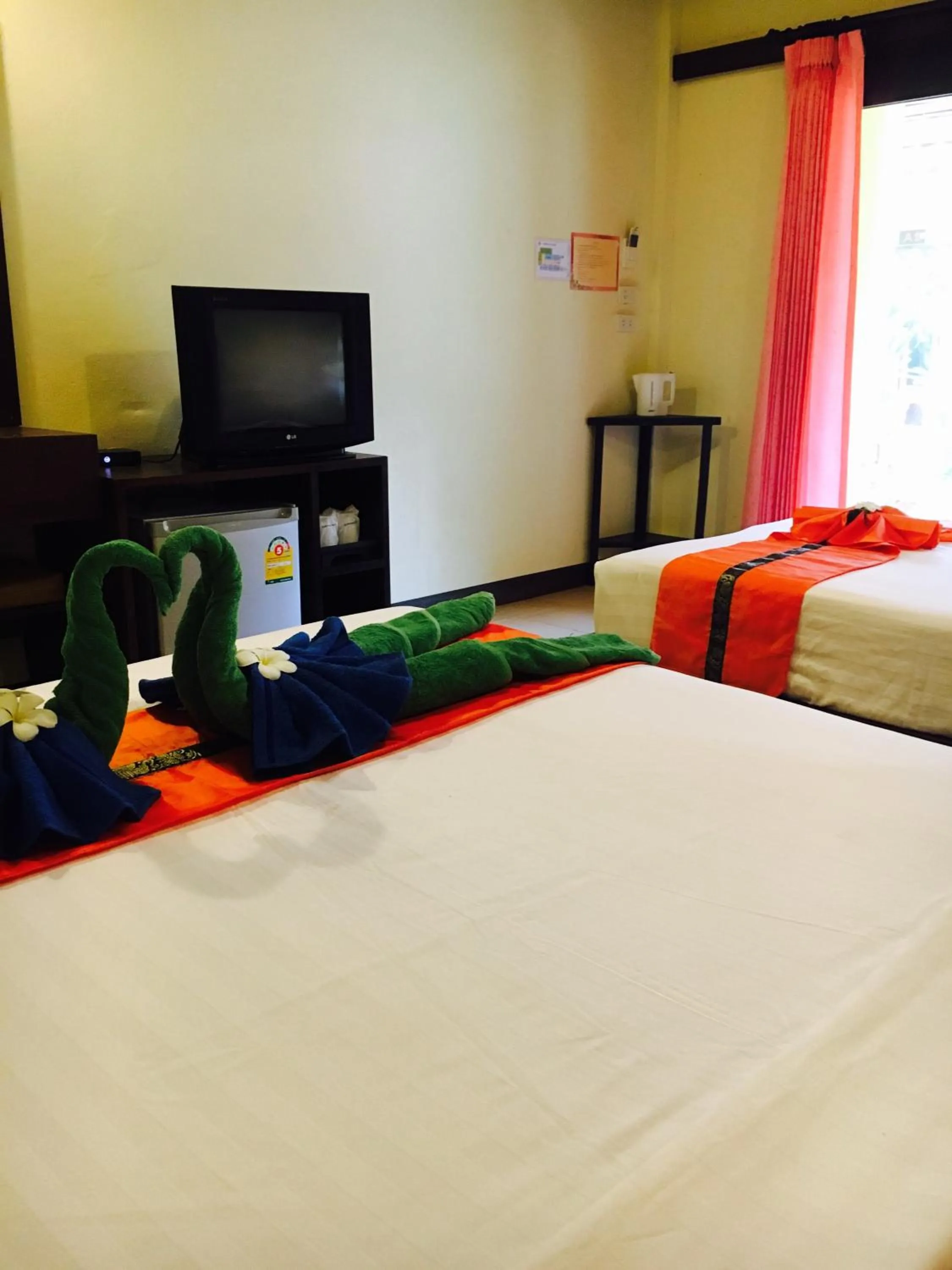 Photo of the whole room, Bed in Lanta Paragon